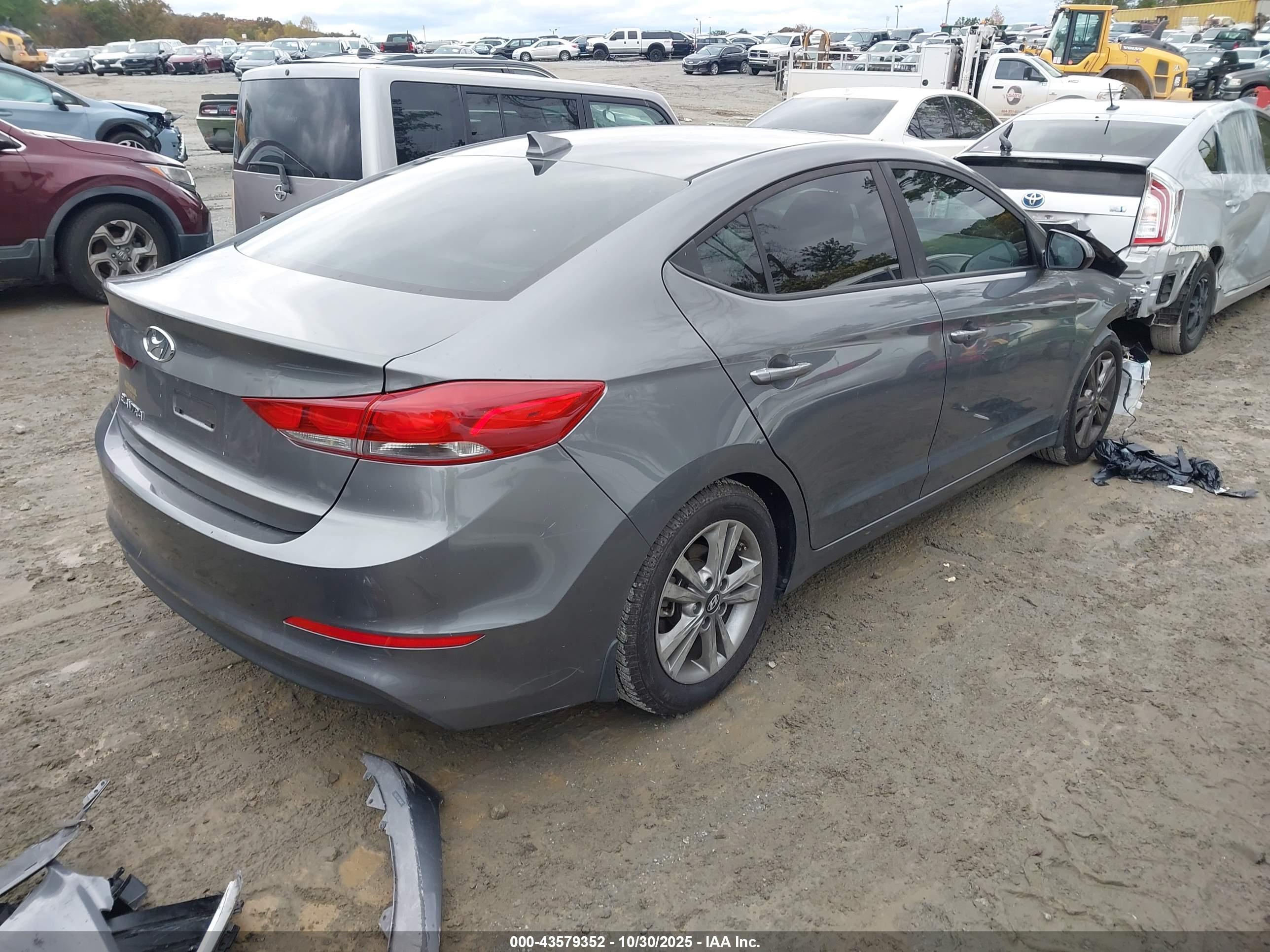 HYUNDAI ELANTRA image 4