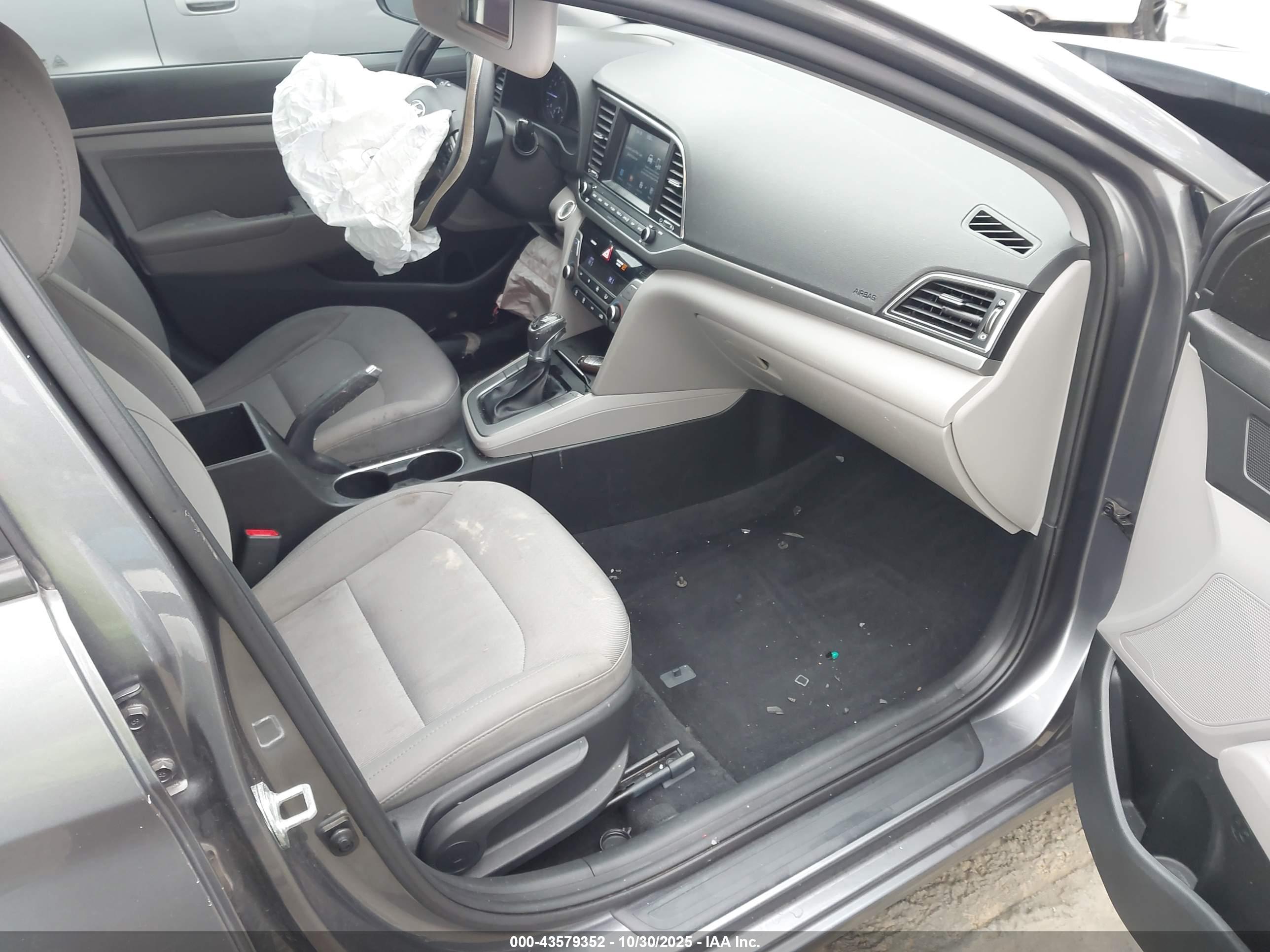 HYUNDAI ELANTRA image 5