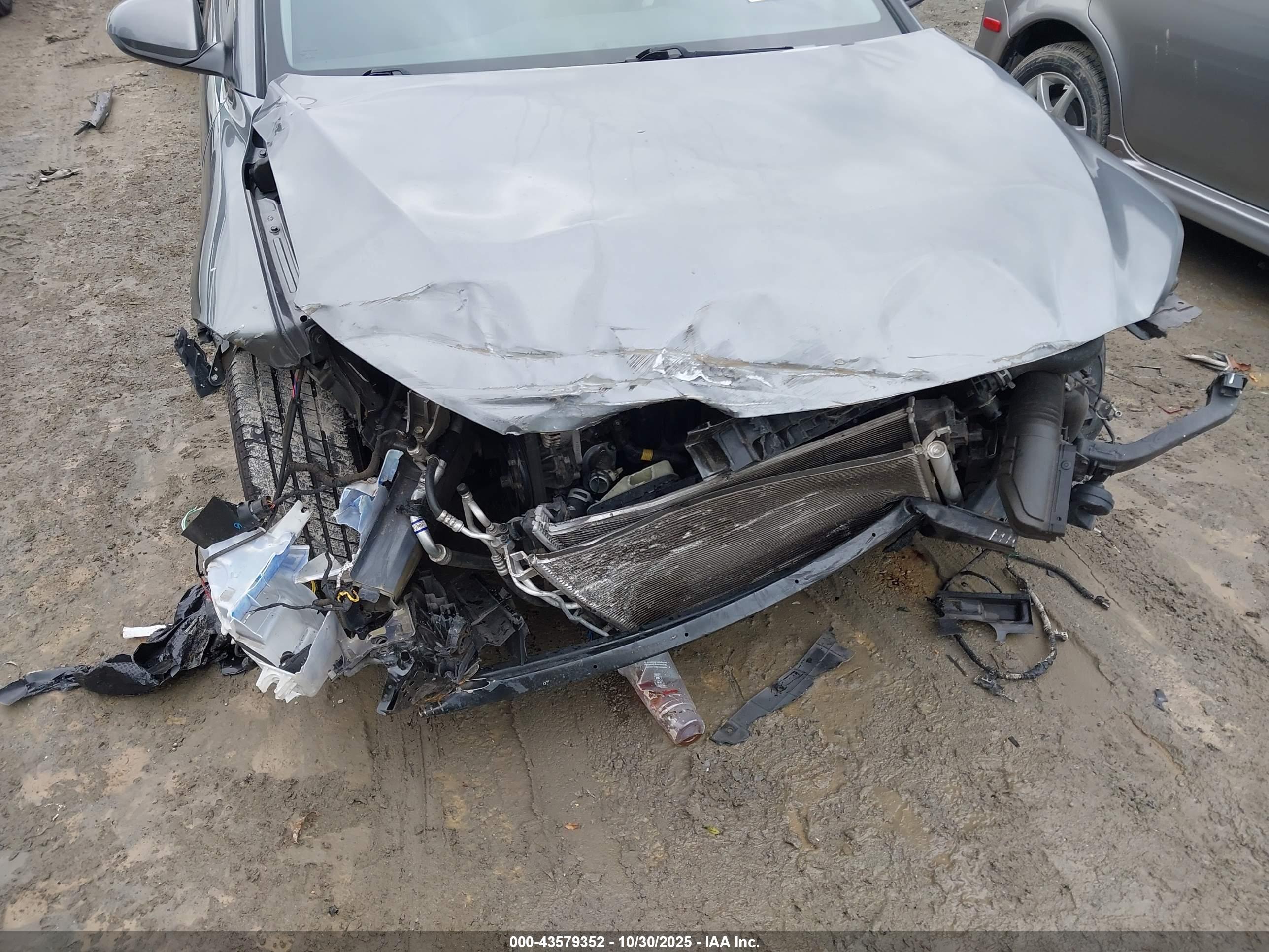 HYUNDAI ELANTRA image 6
