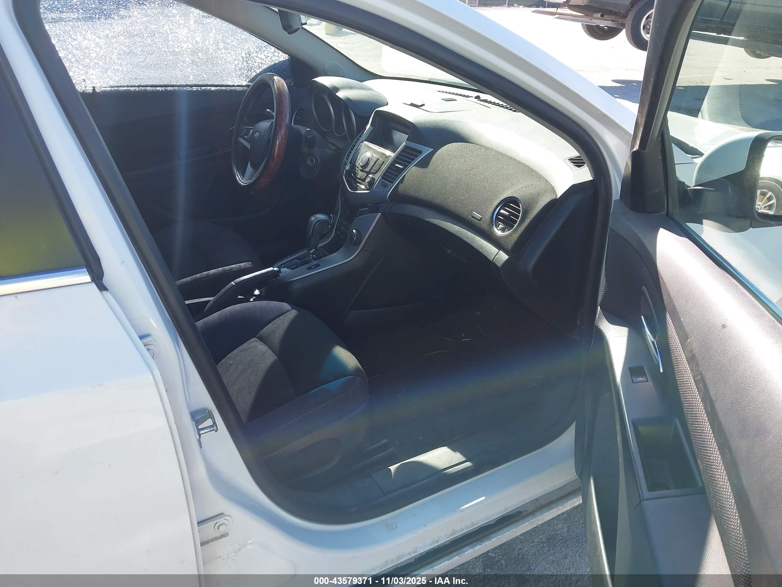 CHEVROLET CRUZE image 5