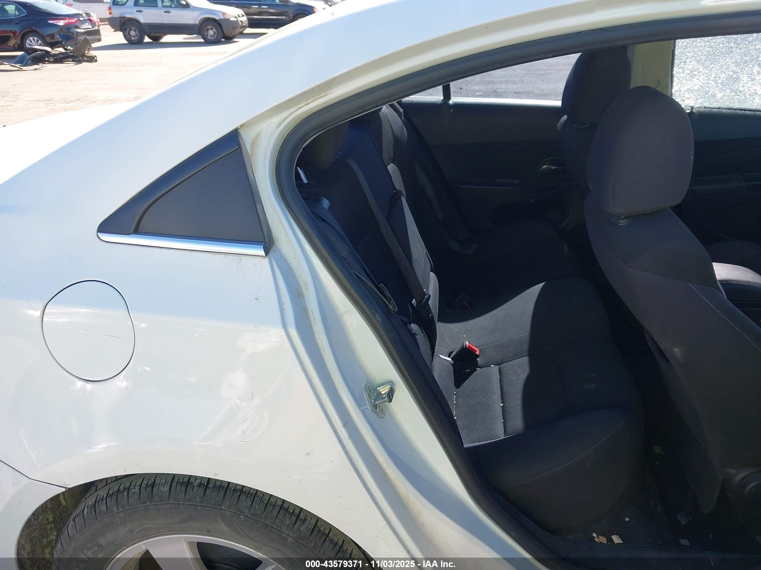 CHEVROLET CRUZE image 8