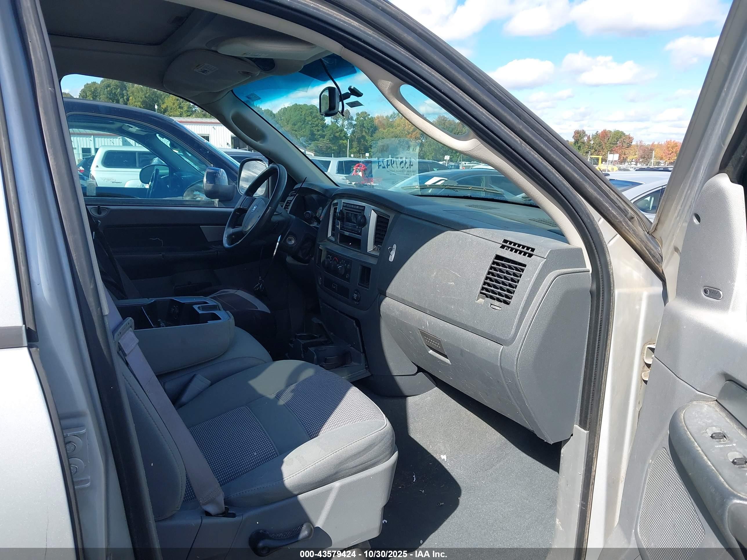 DODGE RAM image 5