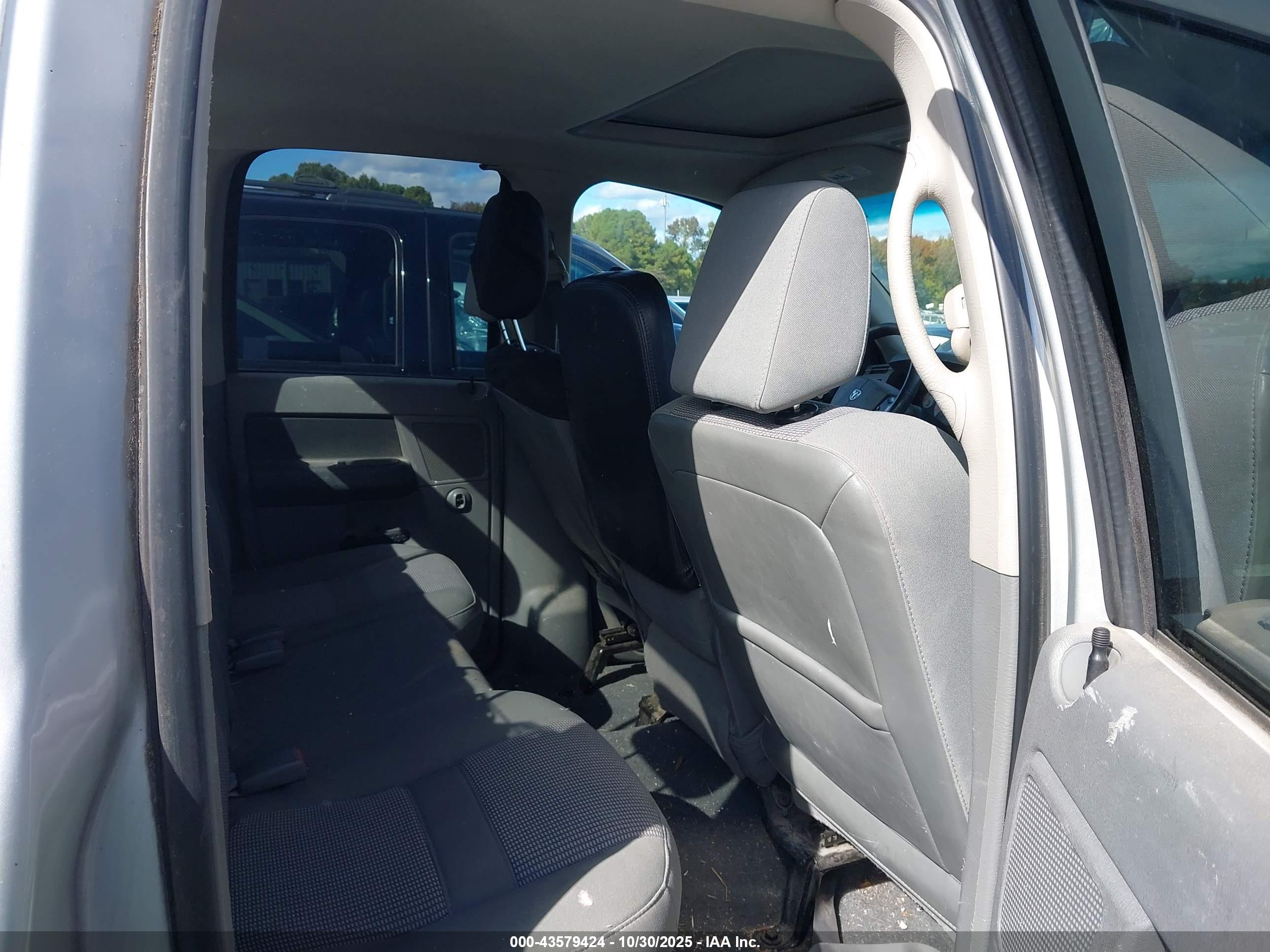 DODGE RAM image 8
