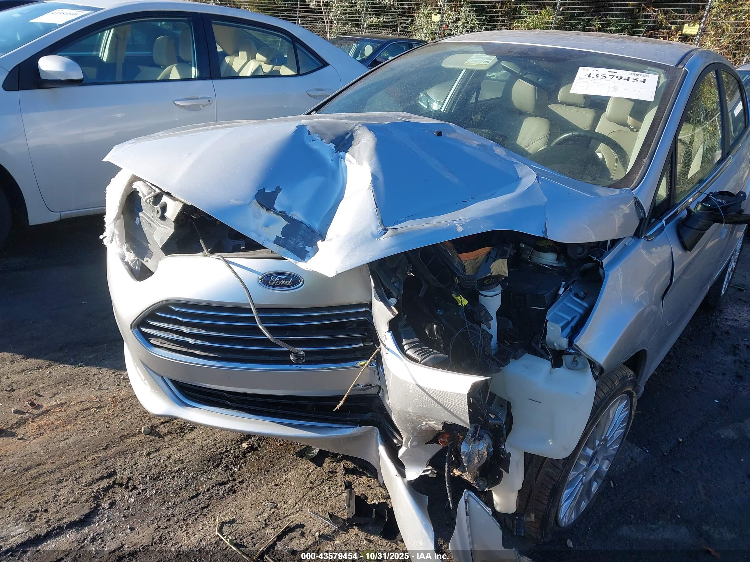 FORD FIESTA image 6