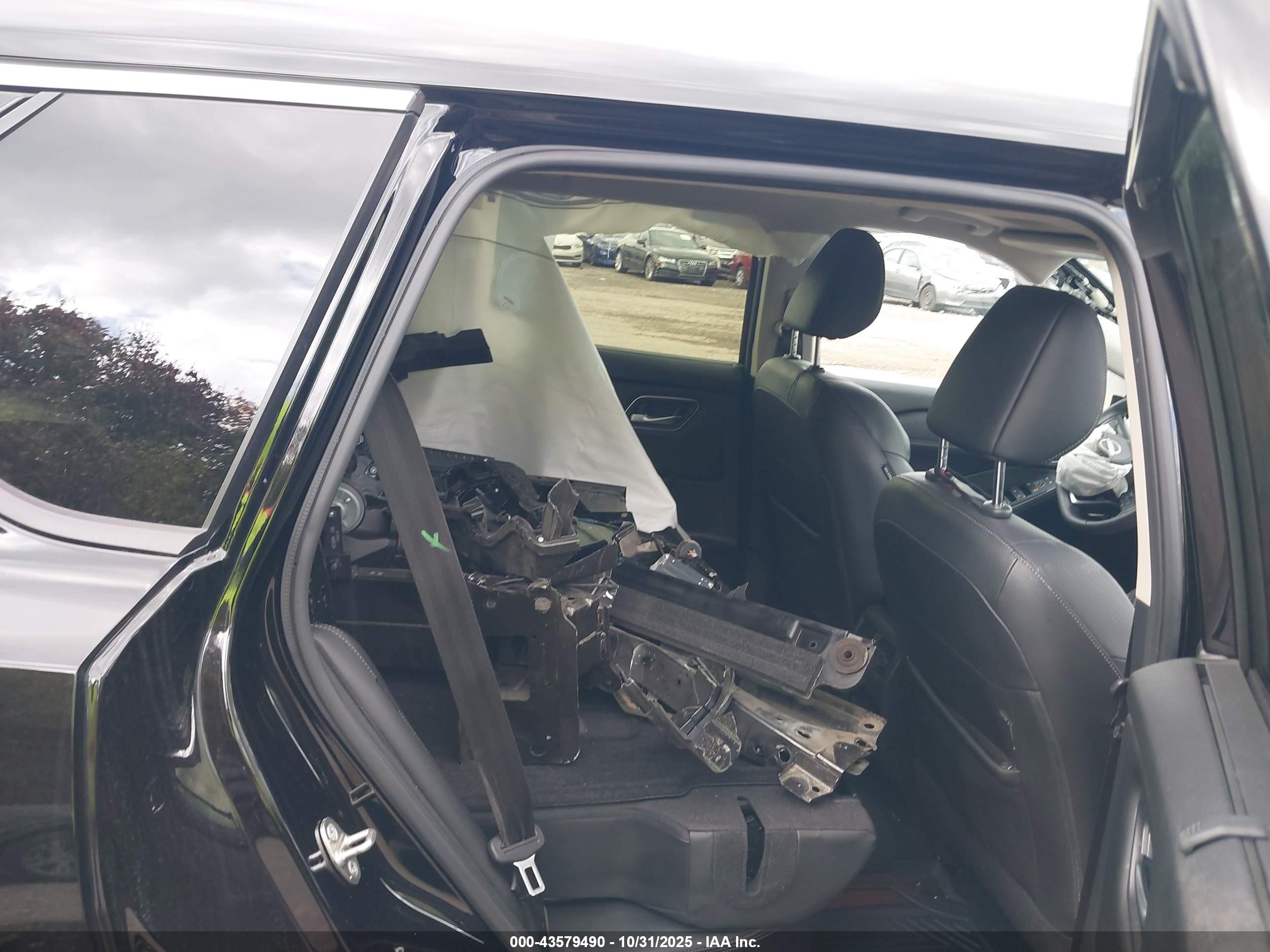 NISSAN ROGUE image 8