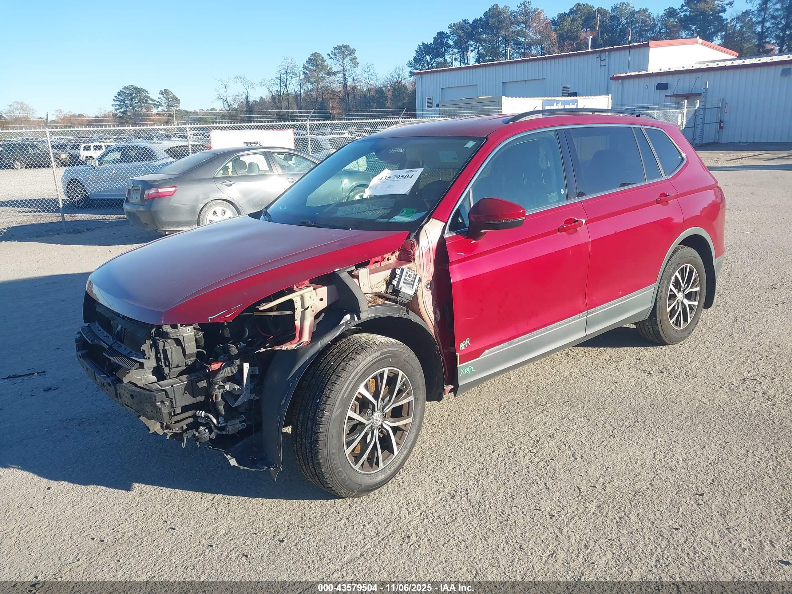 VOLKSWAGEN TIGUAN image 2