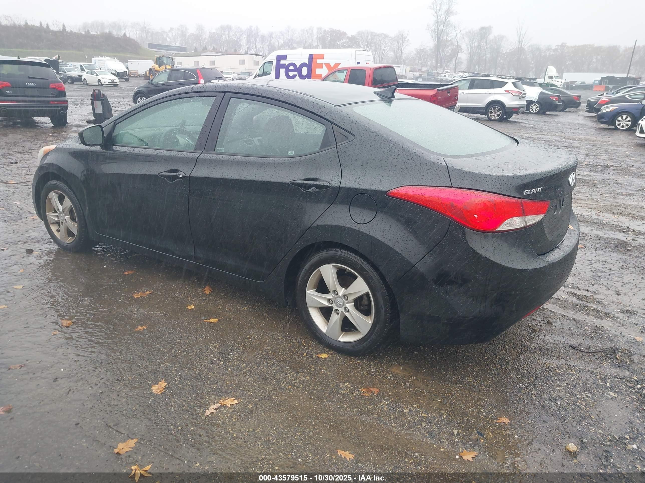 HYUNDAI ELANTRA image 3