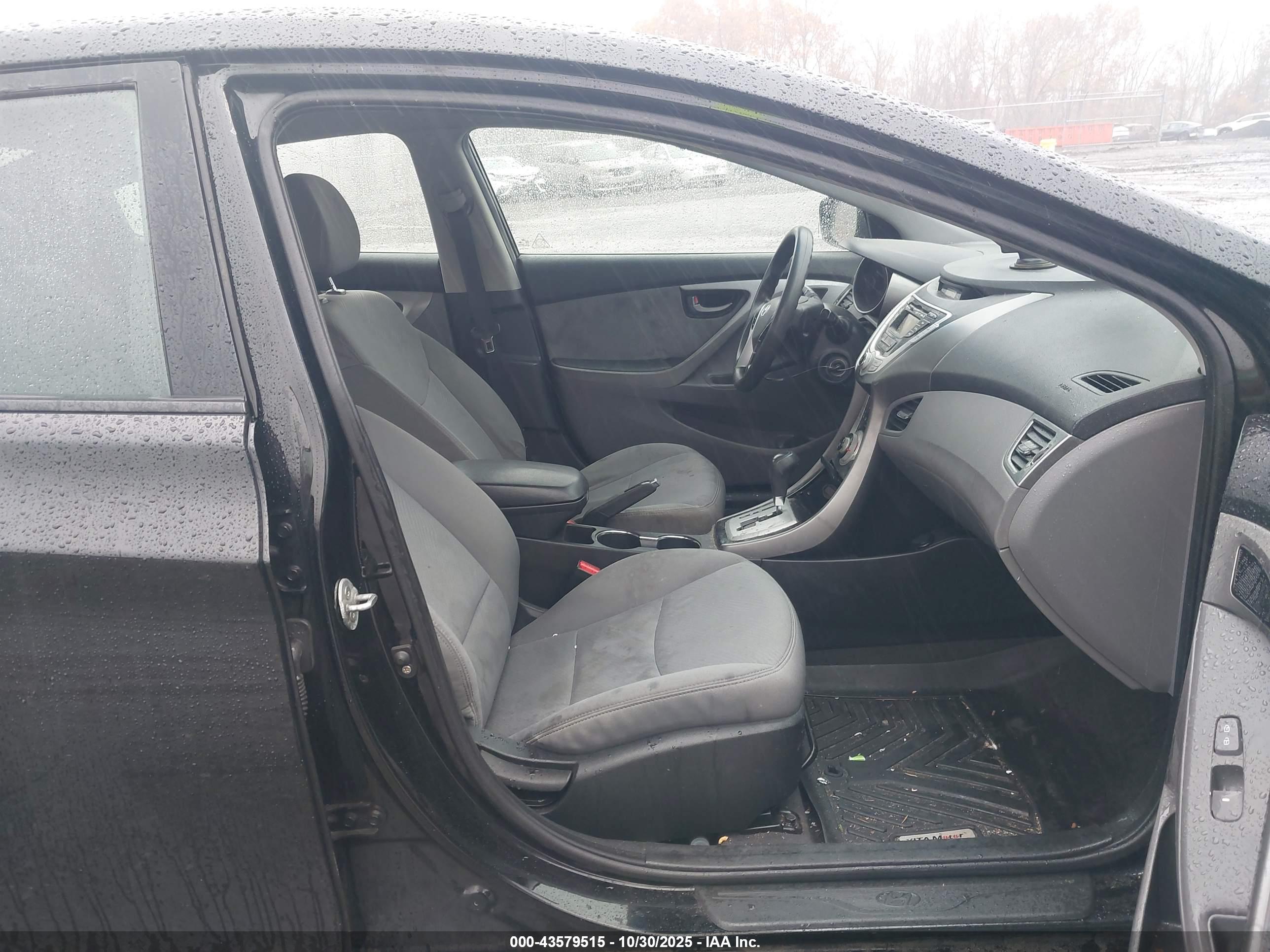 HYUNDAI ELANTRA image 5