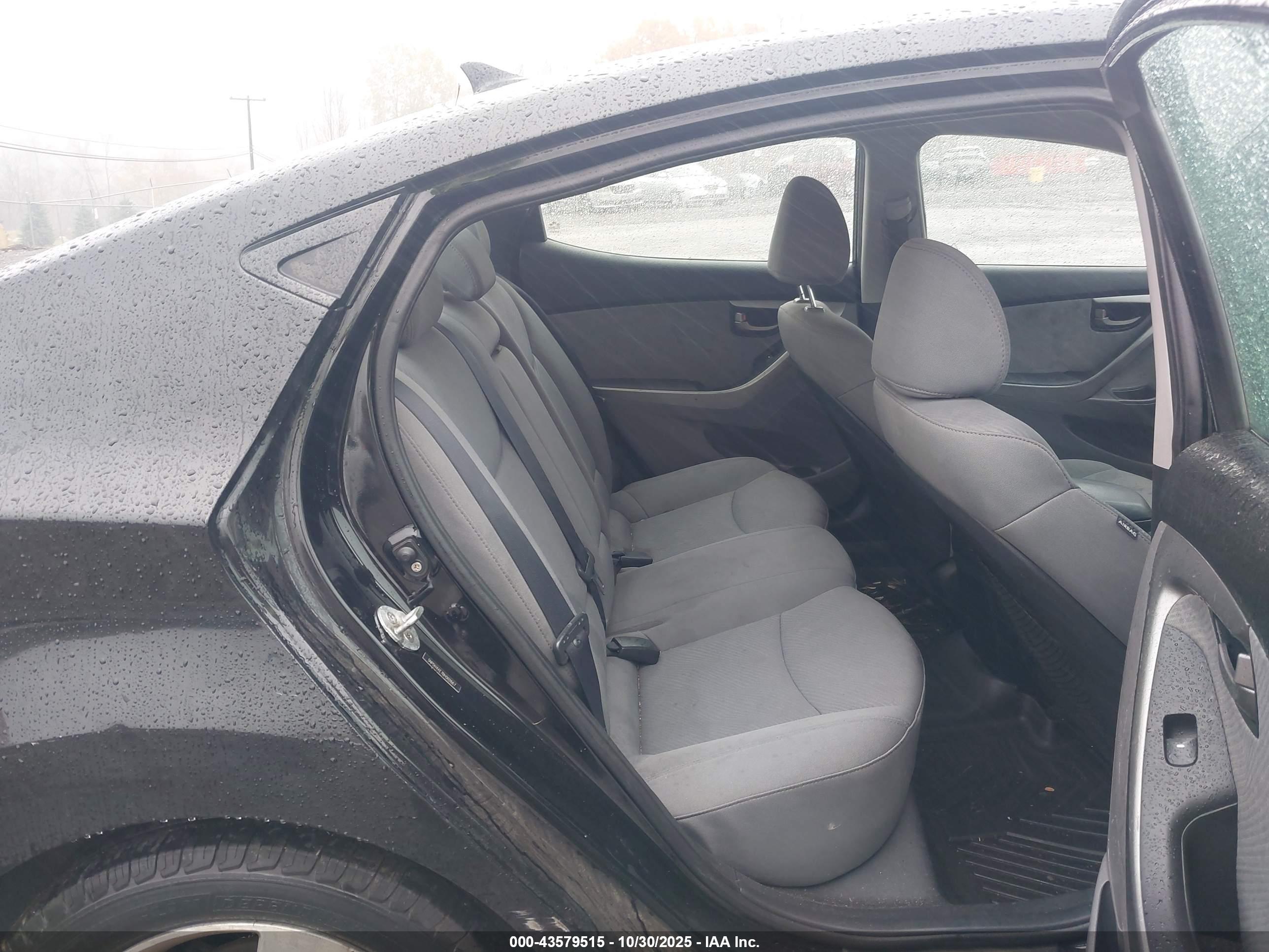 HYUNDAI ELANTRA image 8