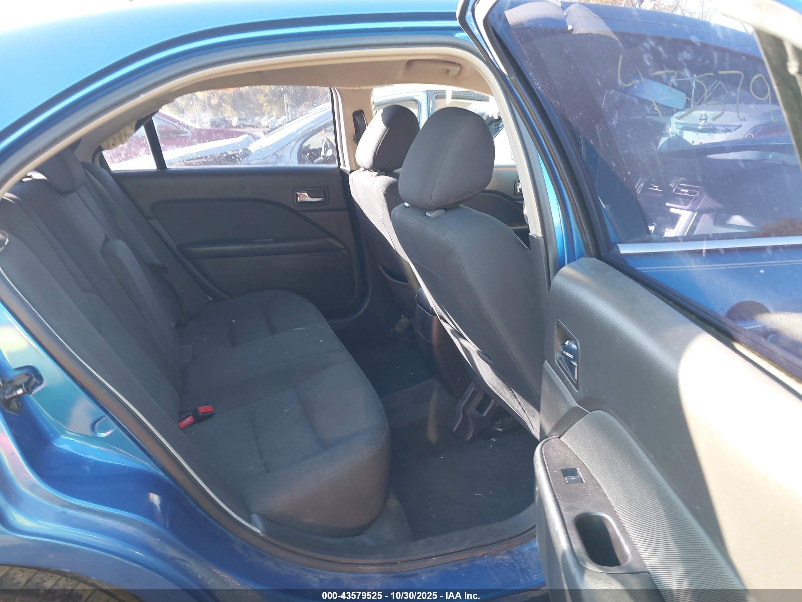 FORD FUSION image 8