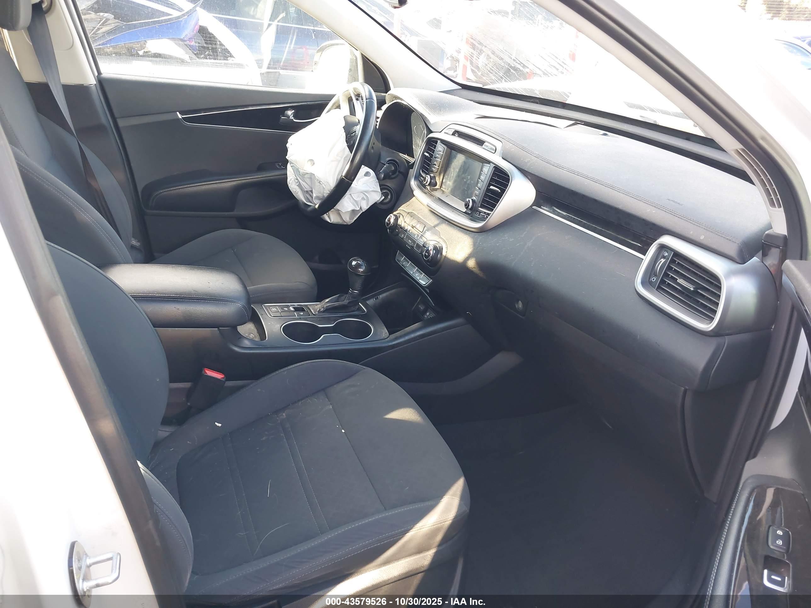 KIA SORENTO image 5