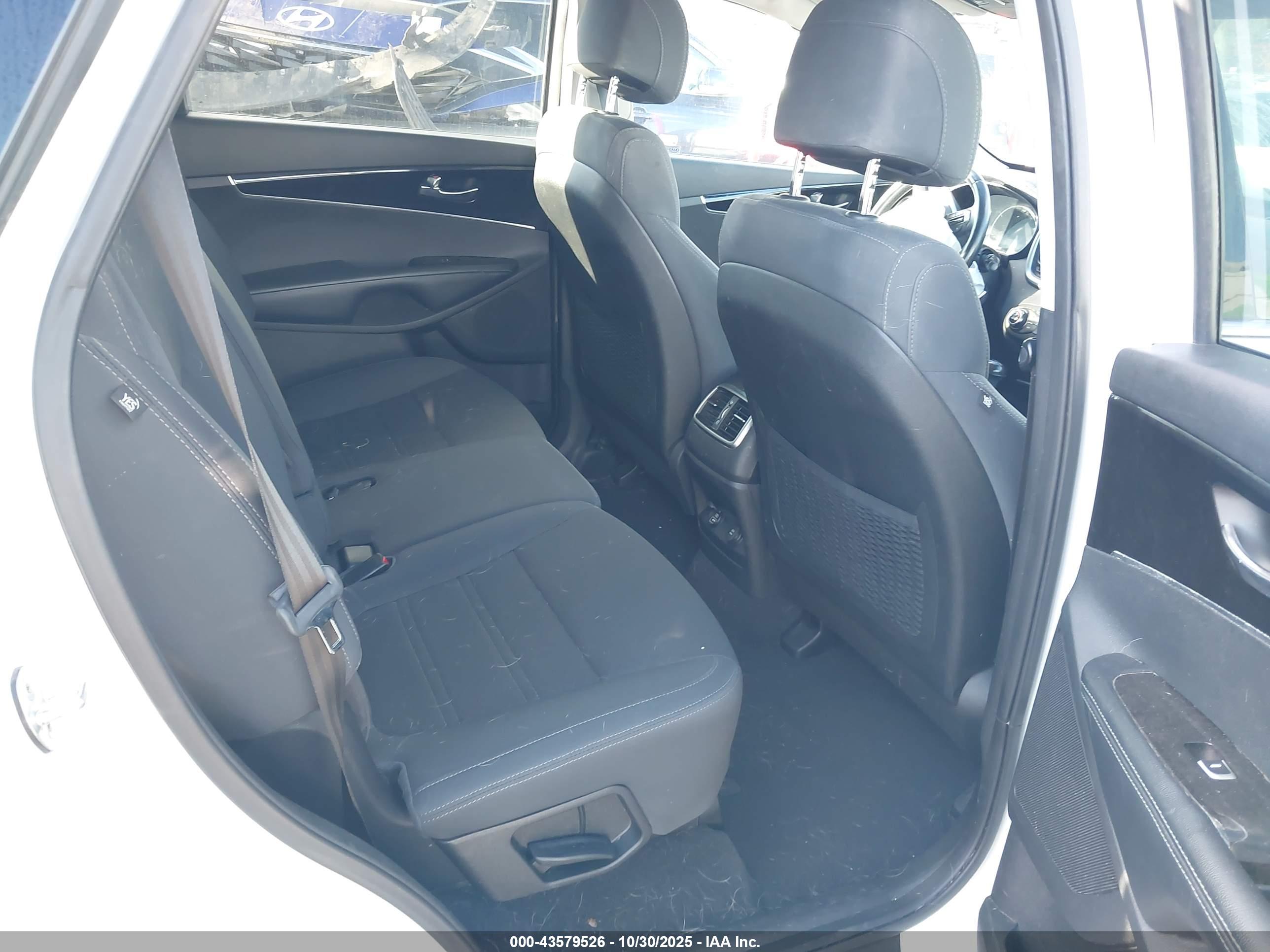 KIA SORENTO image 8