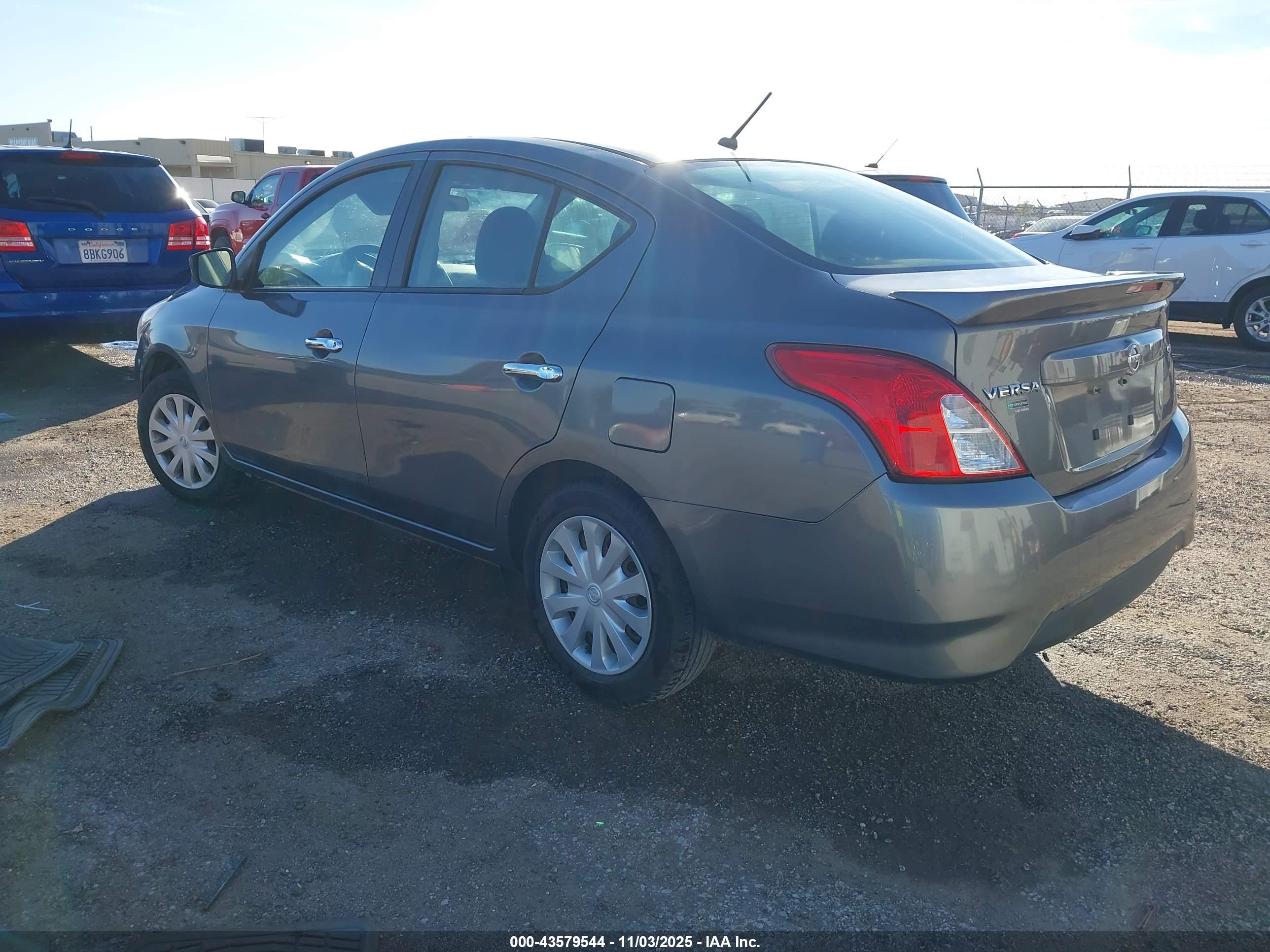 NISSAN VERSA image 3