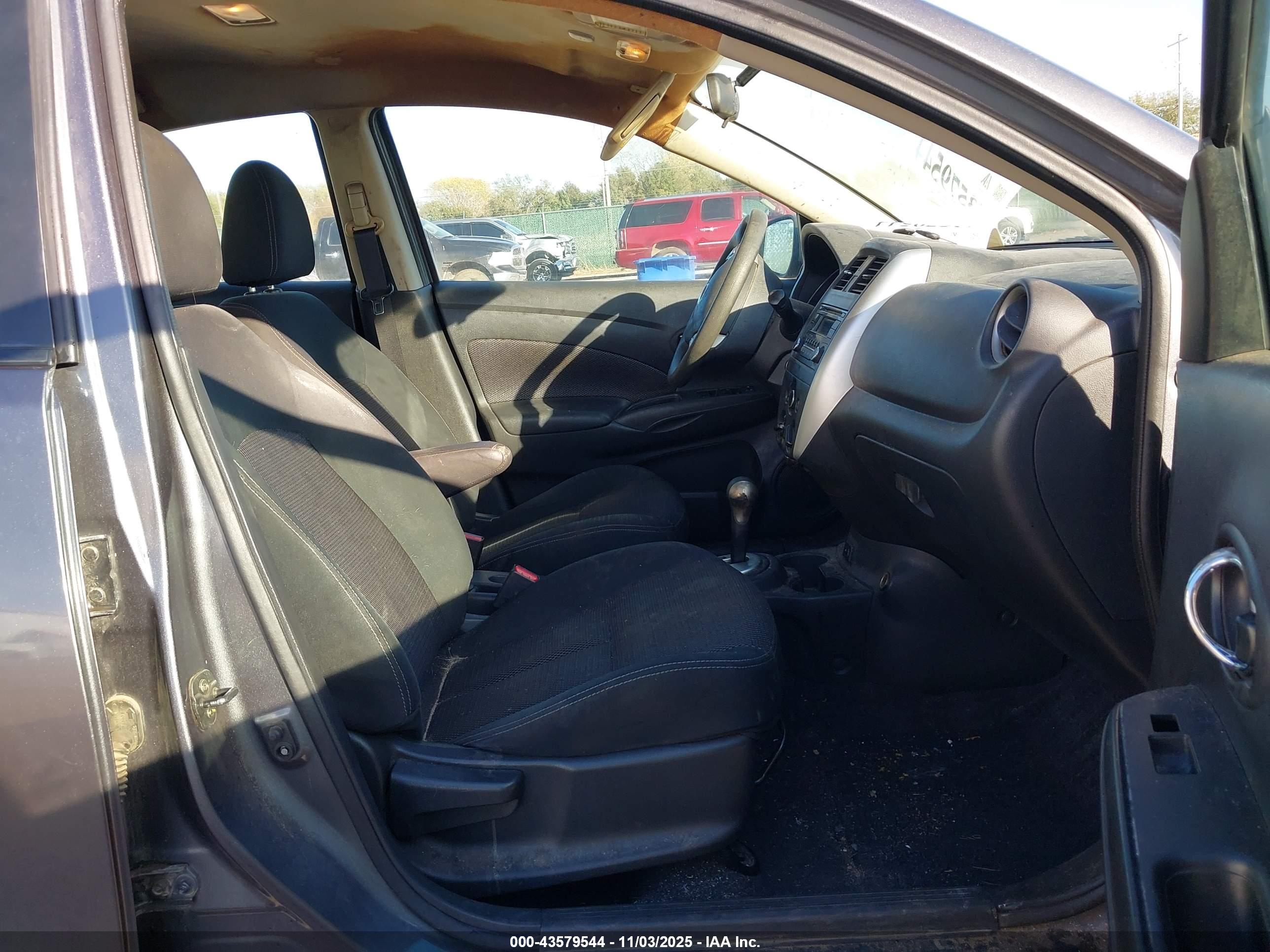 NISSAN VERSA image 5
