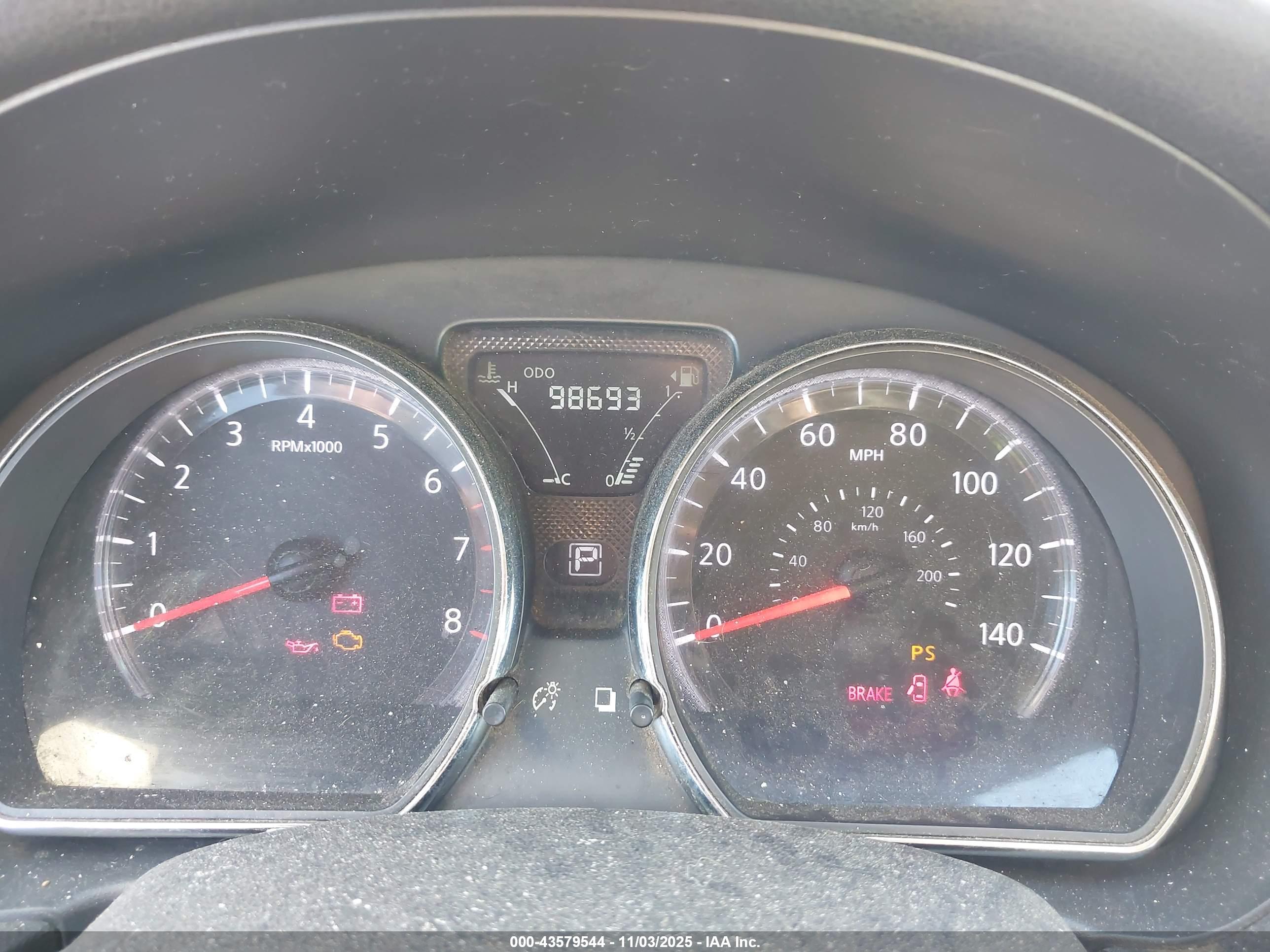NISSAN VERSA image 7