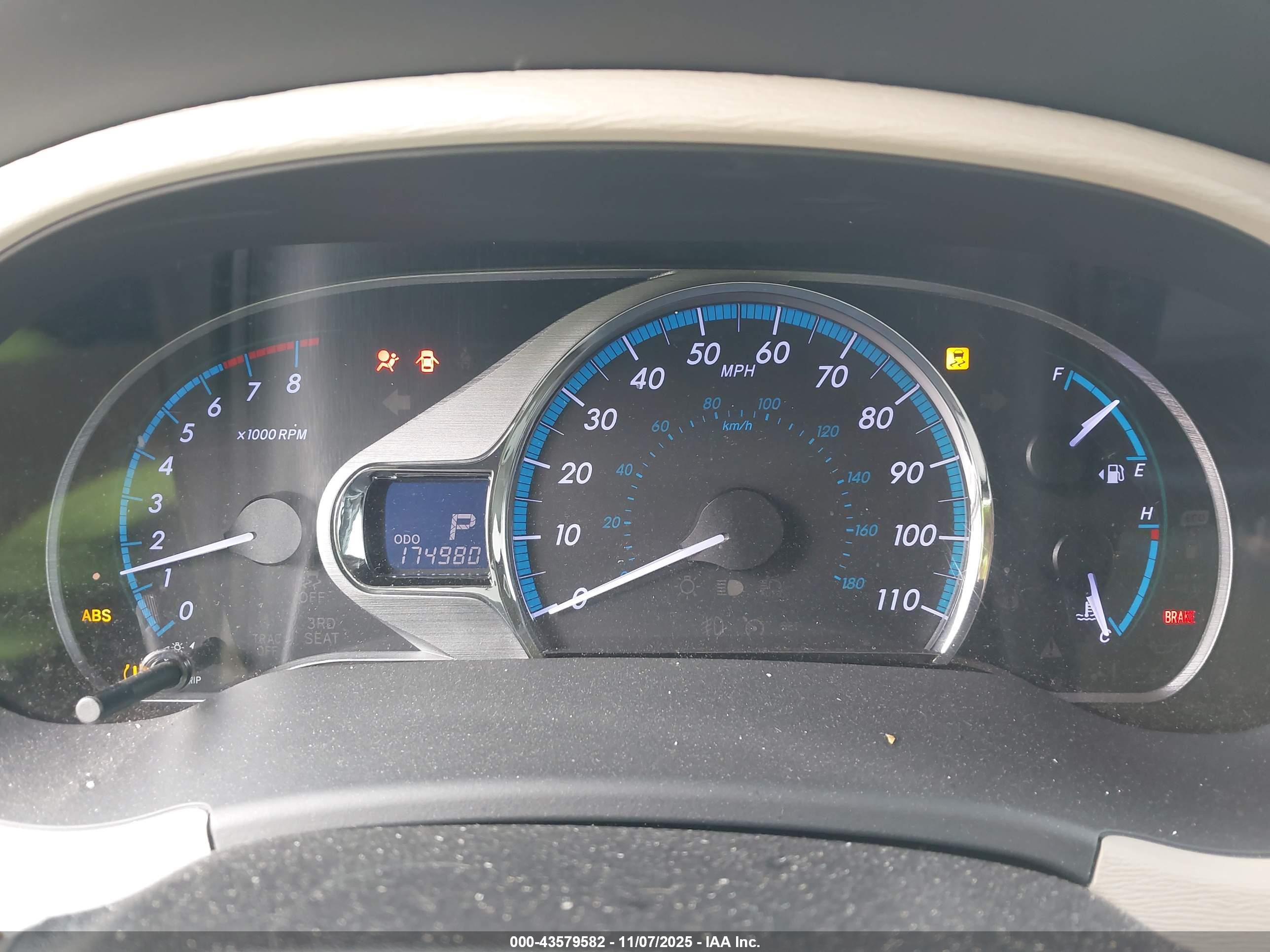 TOYOTA SIENNA image 7