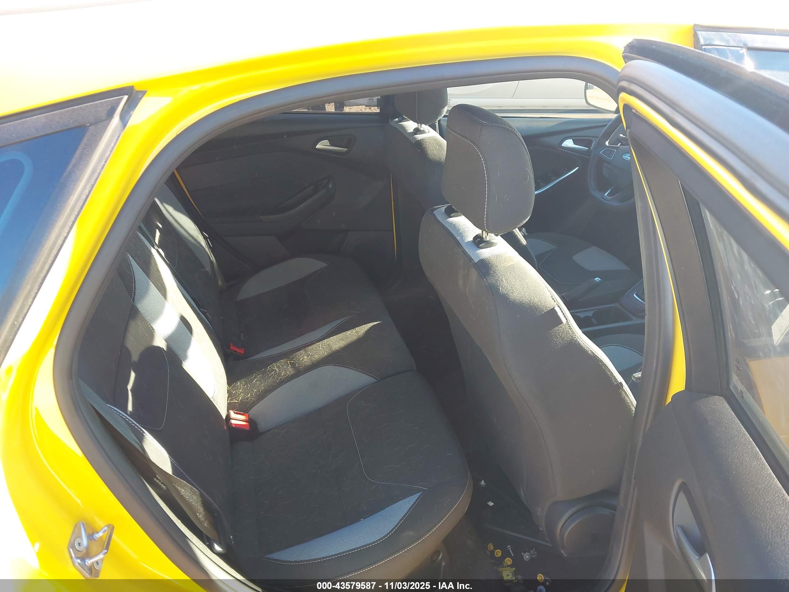 FORD FOCUS image 8