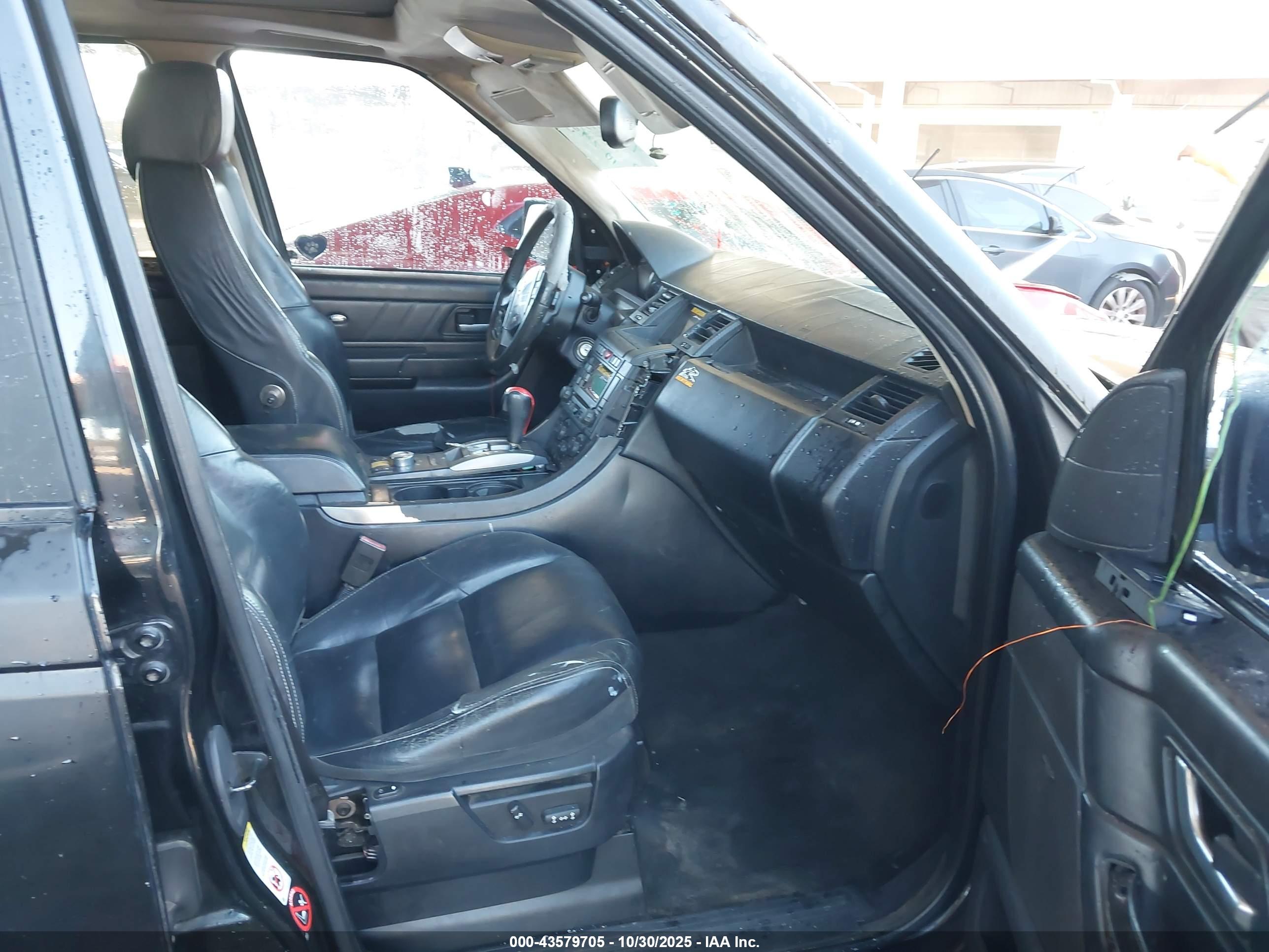 LAND ROVER image 5