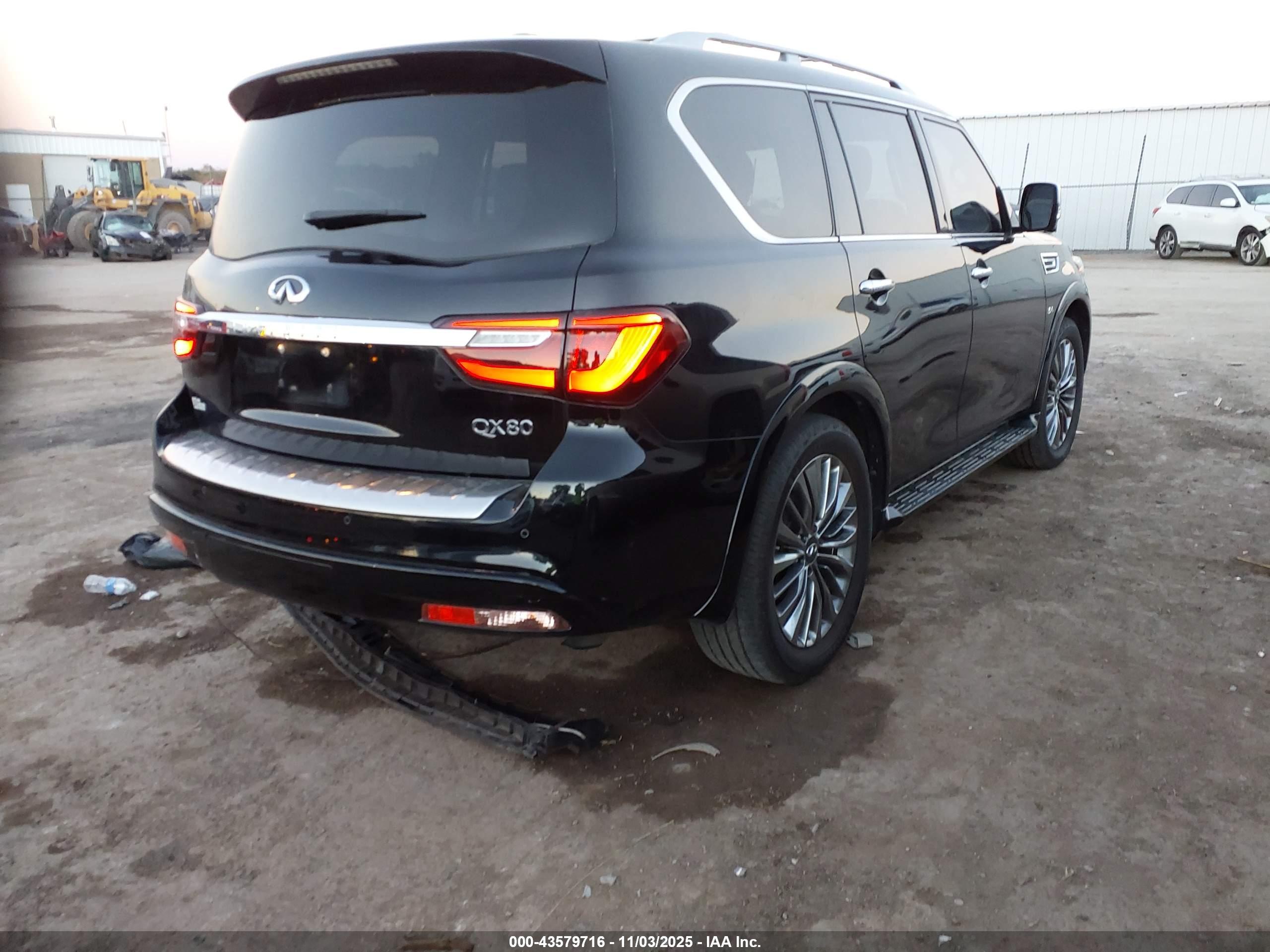 INFINITI QX80 image 4