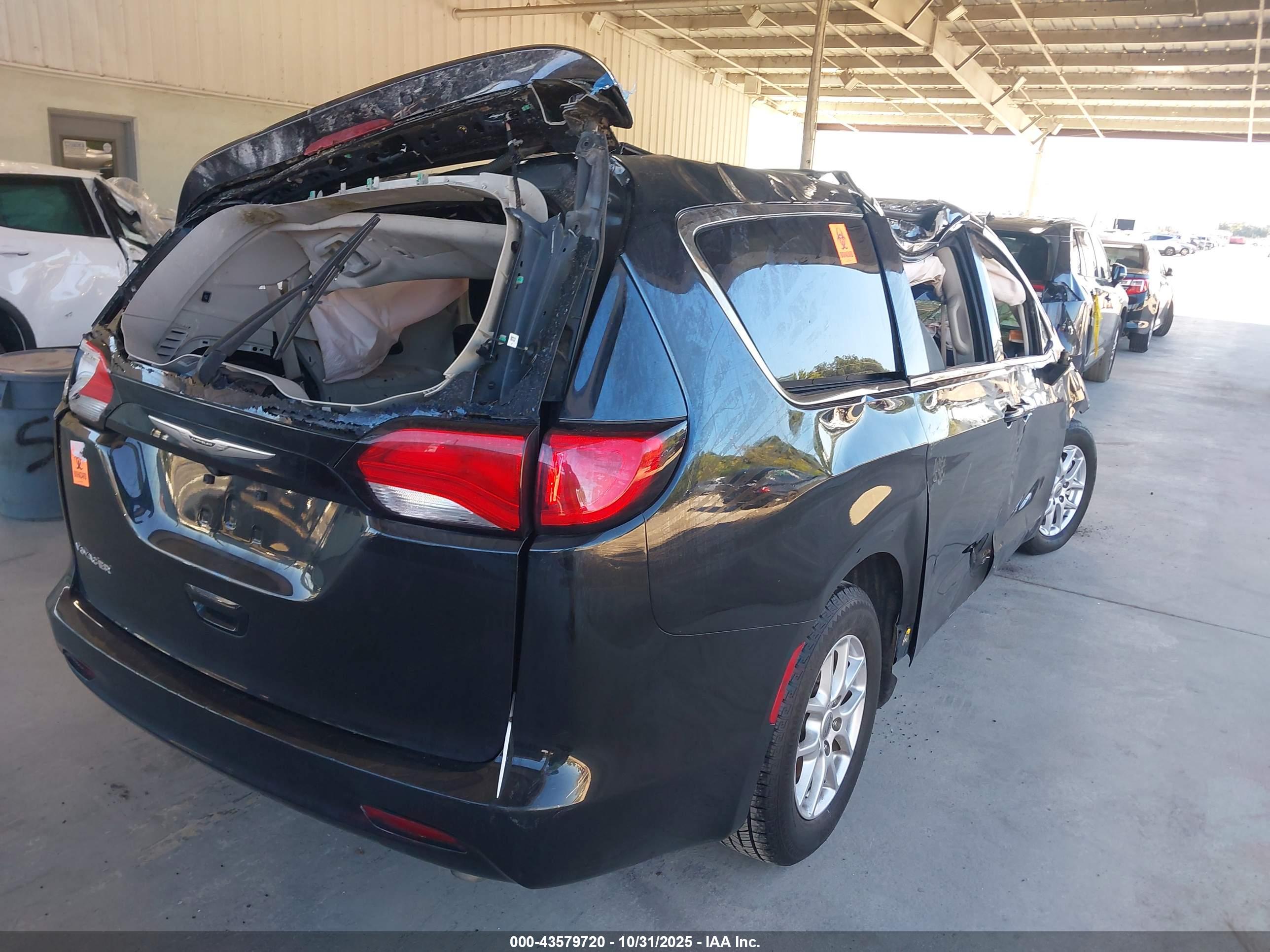 CHRYSLER VOYAGER image 4