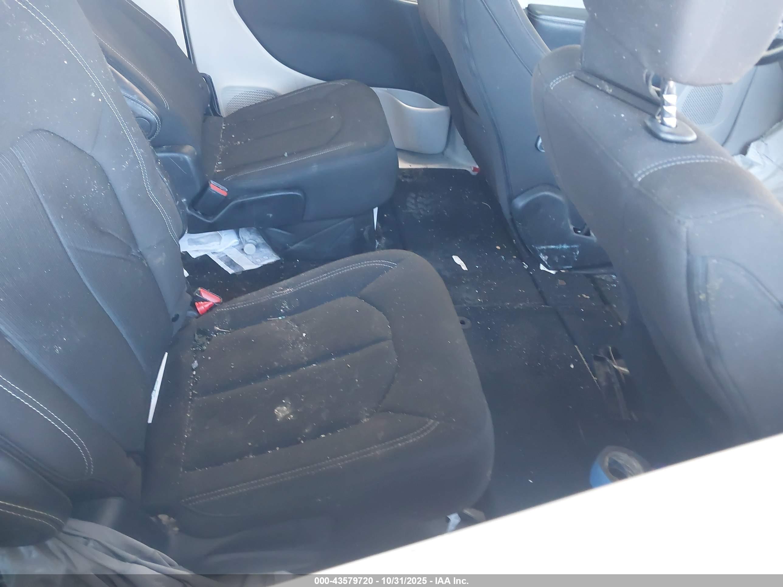 CHRYSLER VOYAGER image 8