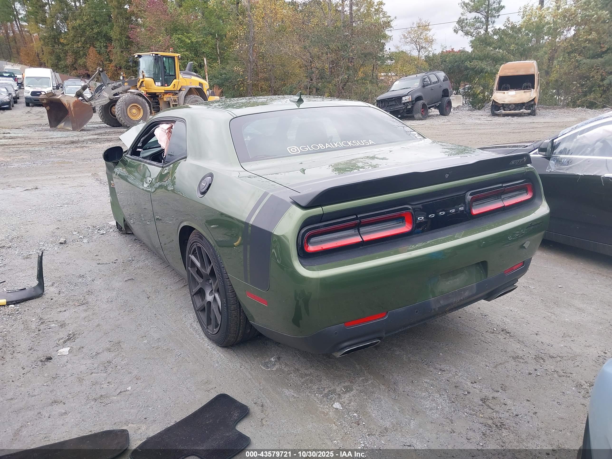 DODGE CHALLENGER image 3