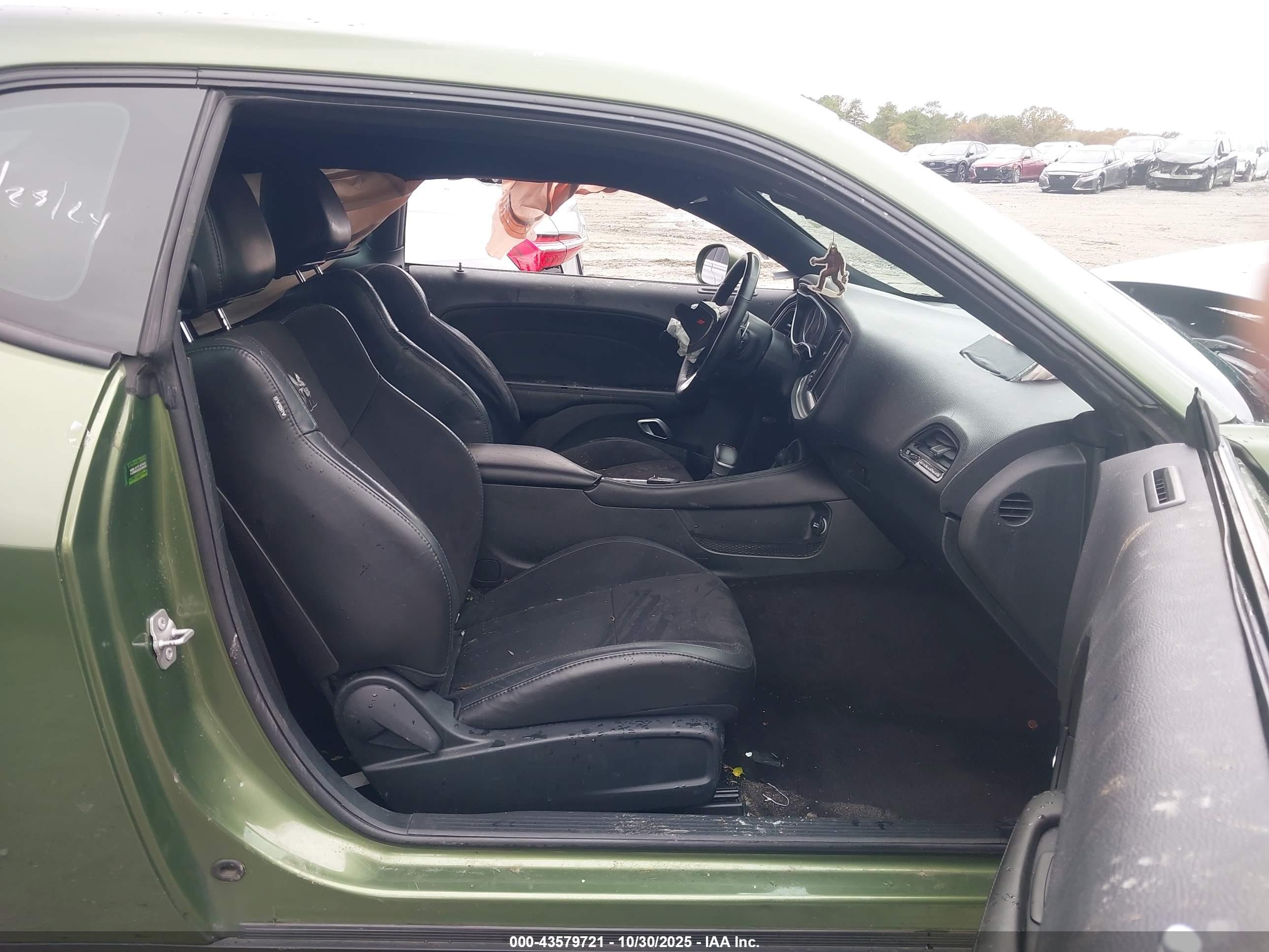 DODGE CHALLENGER image 5