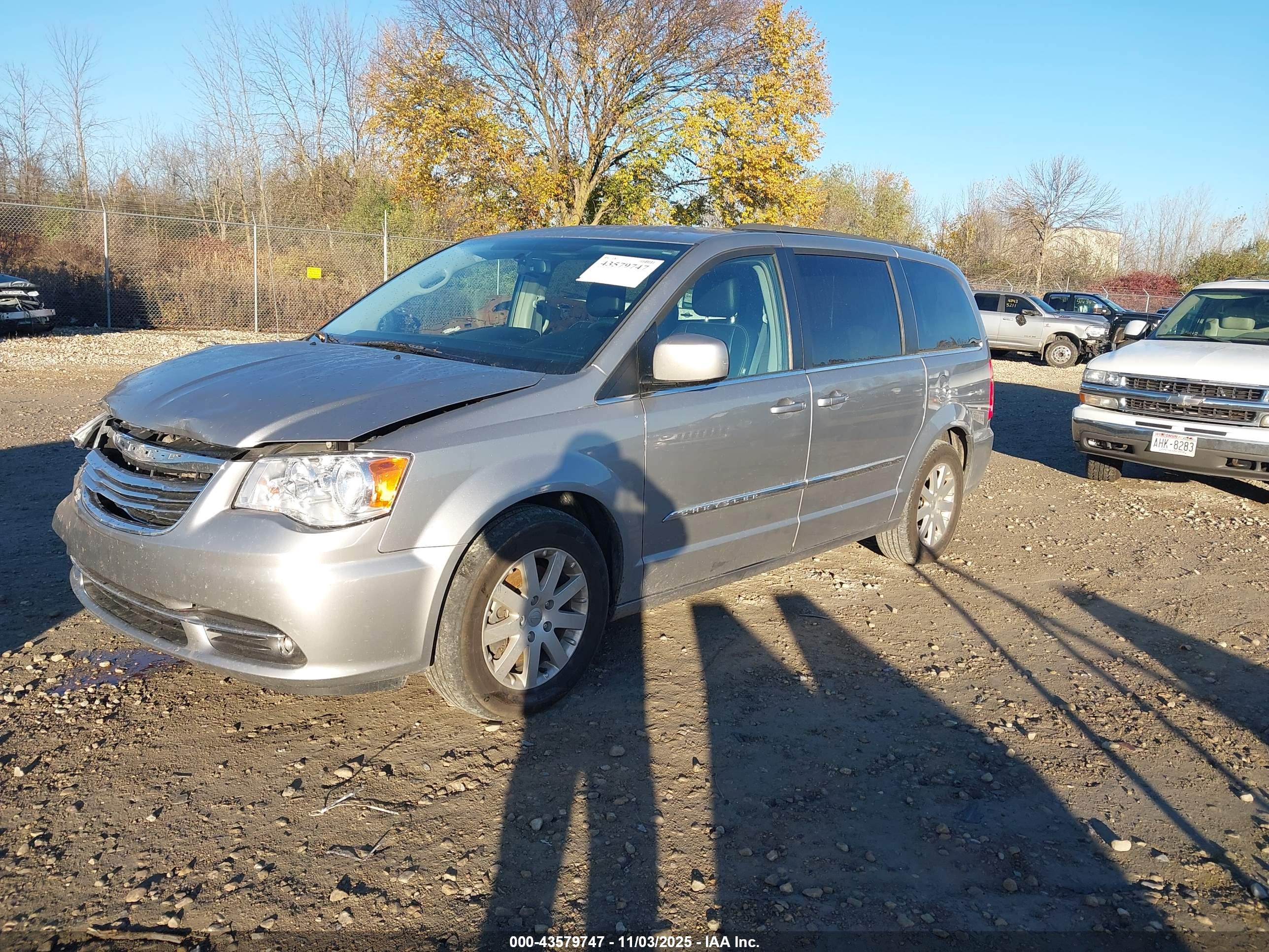 CHRYSLER TOWN image 2