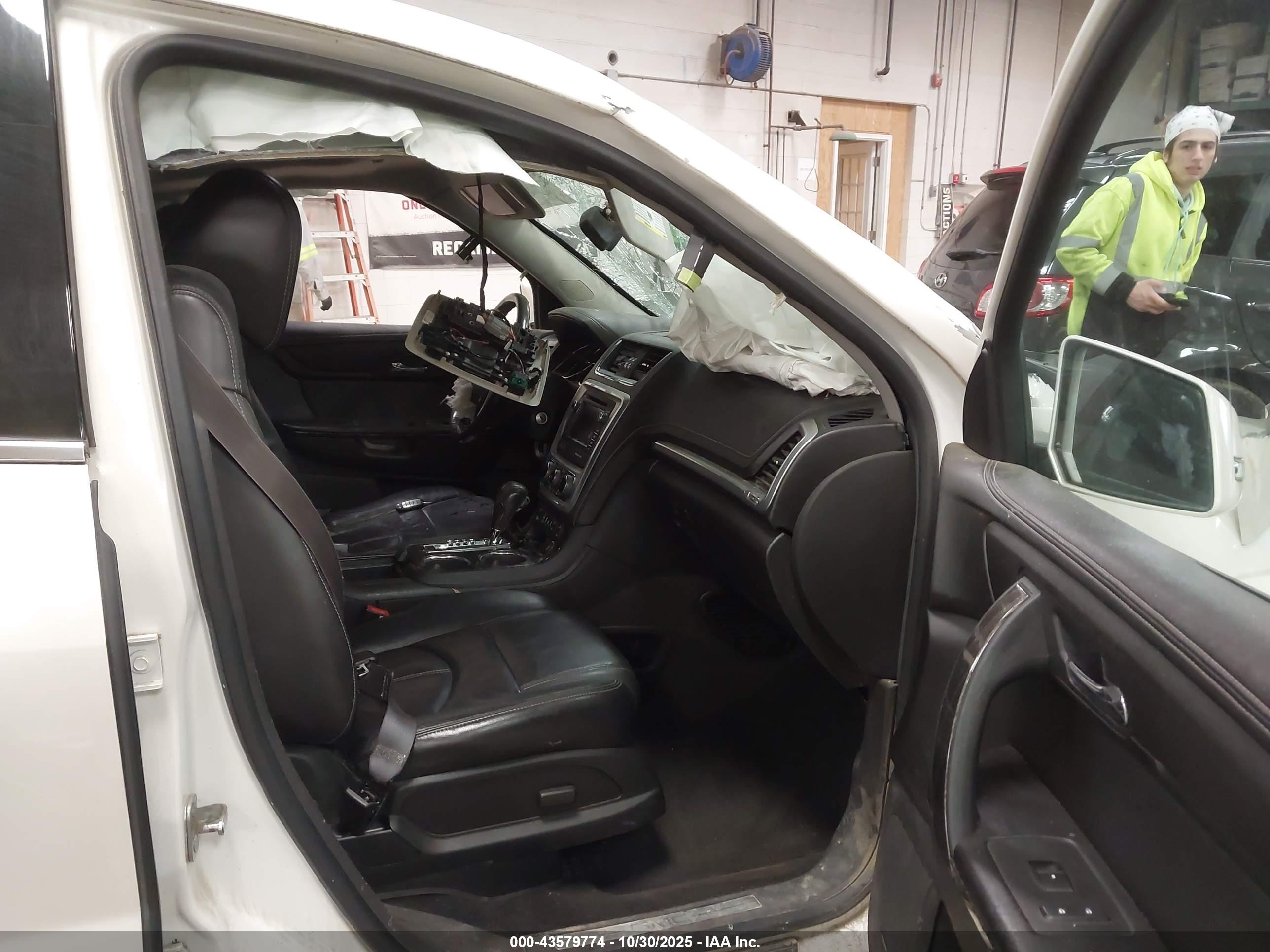 GMC ACADIA image 5