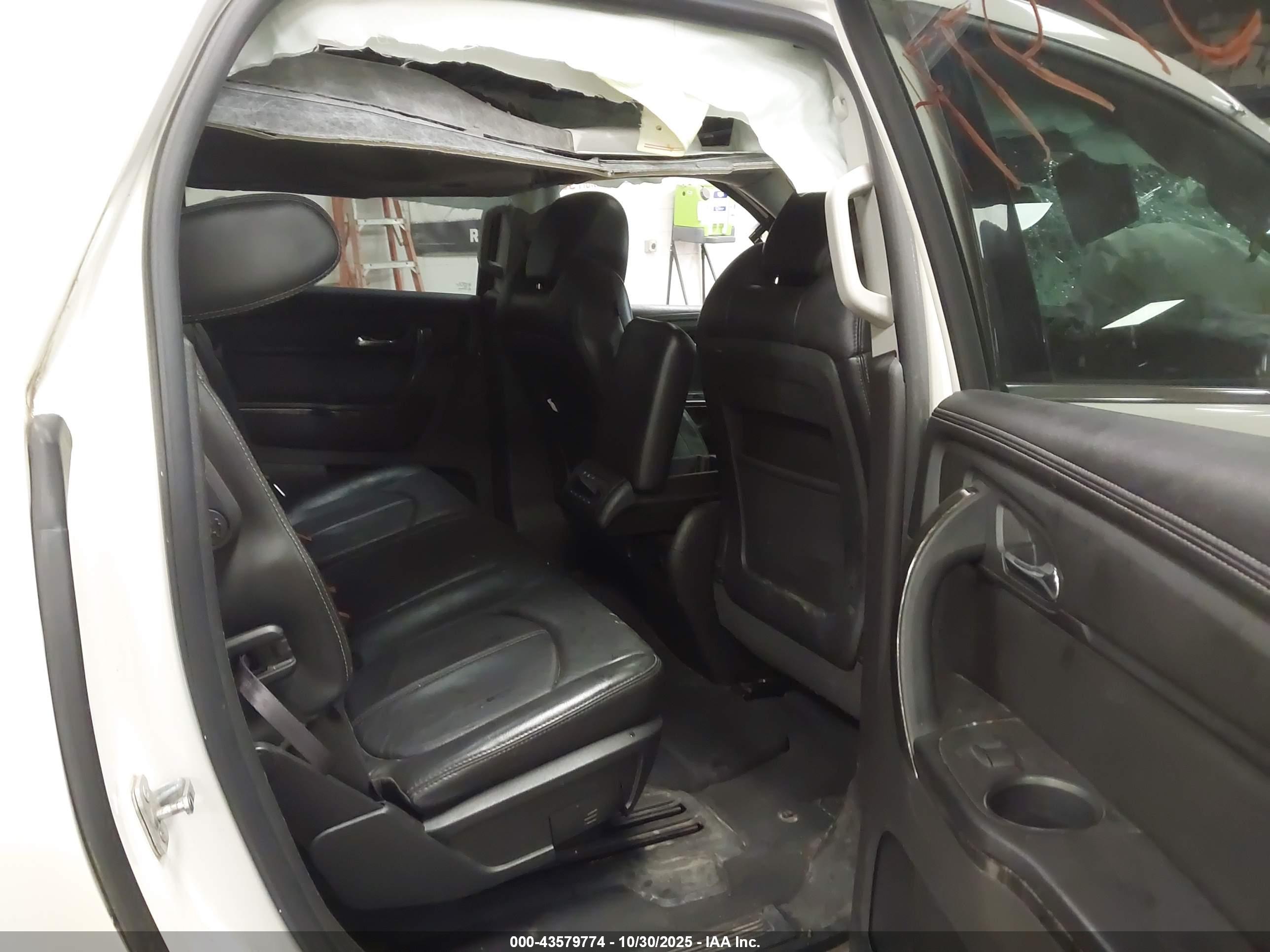 GMC ACADIA image 8