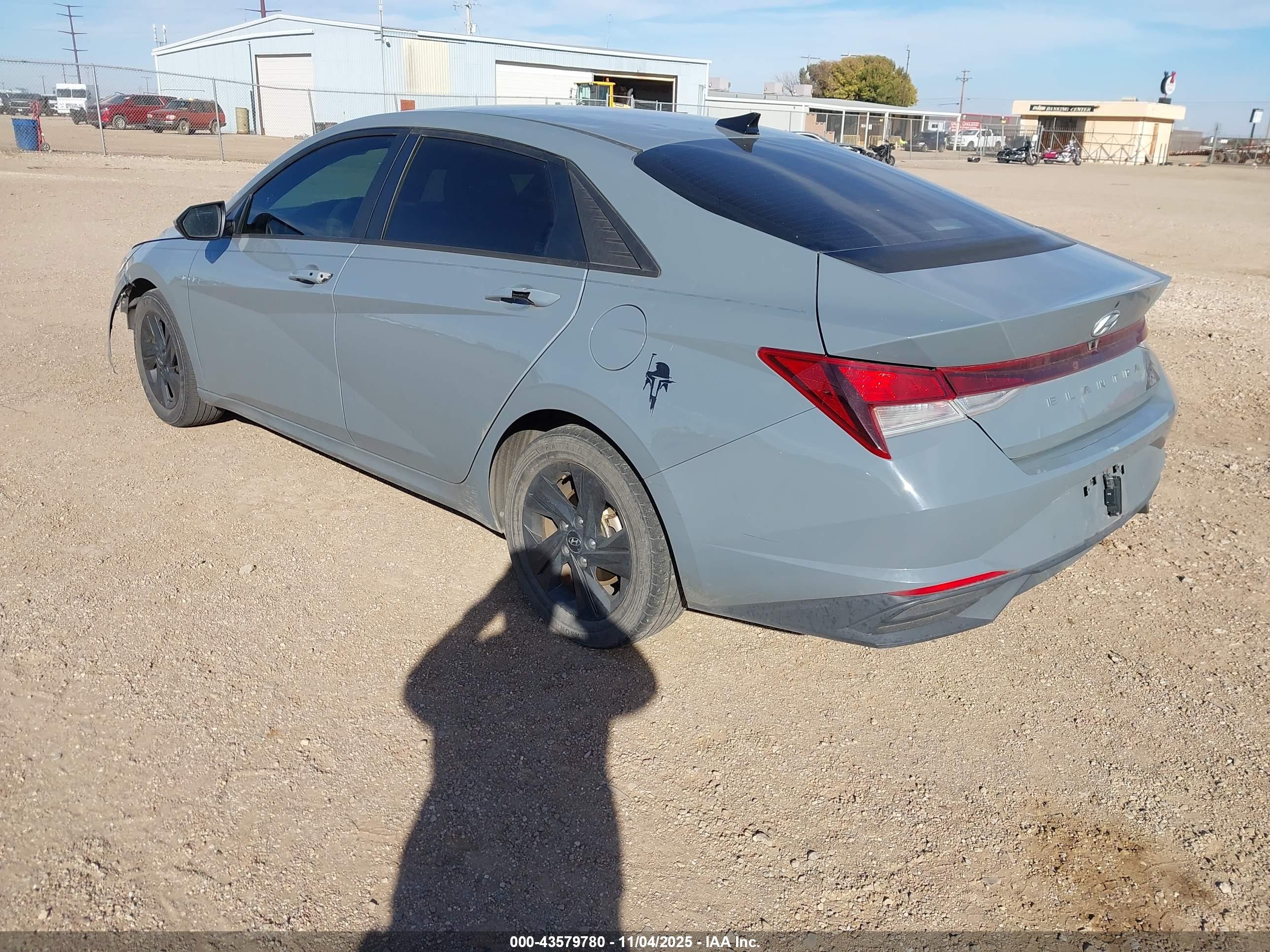 HYUNDAI ELANTRA image 3
