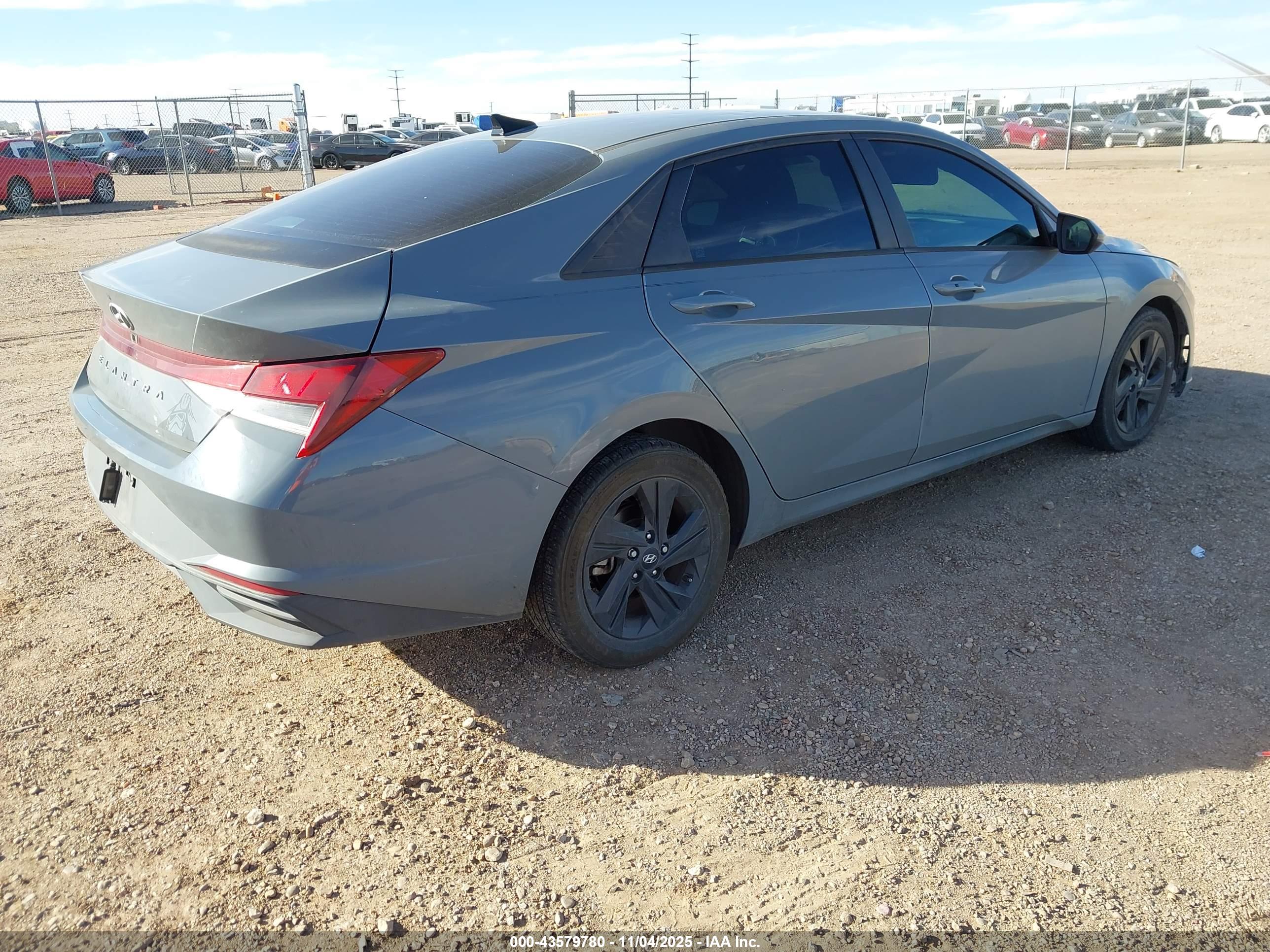HYUNDAI ELANTRA image 4