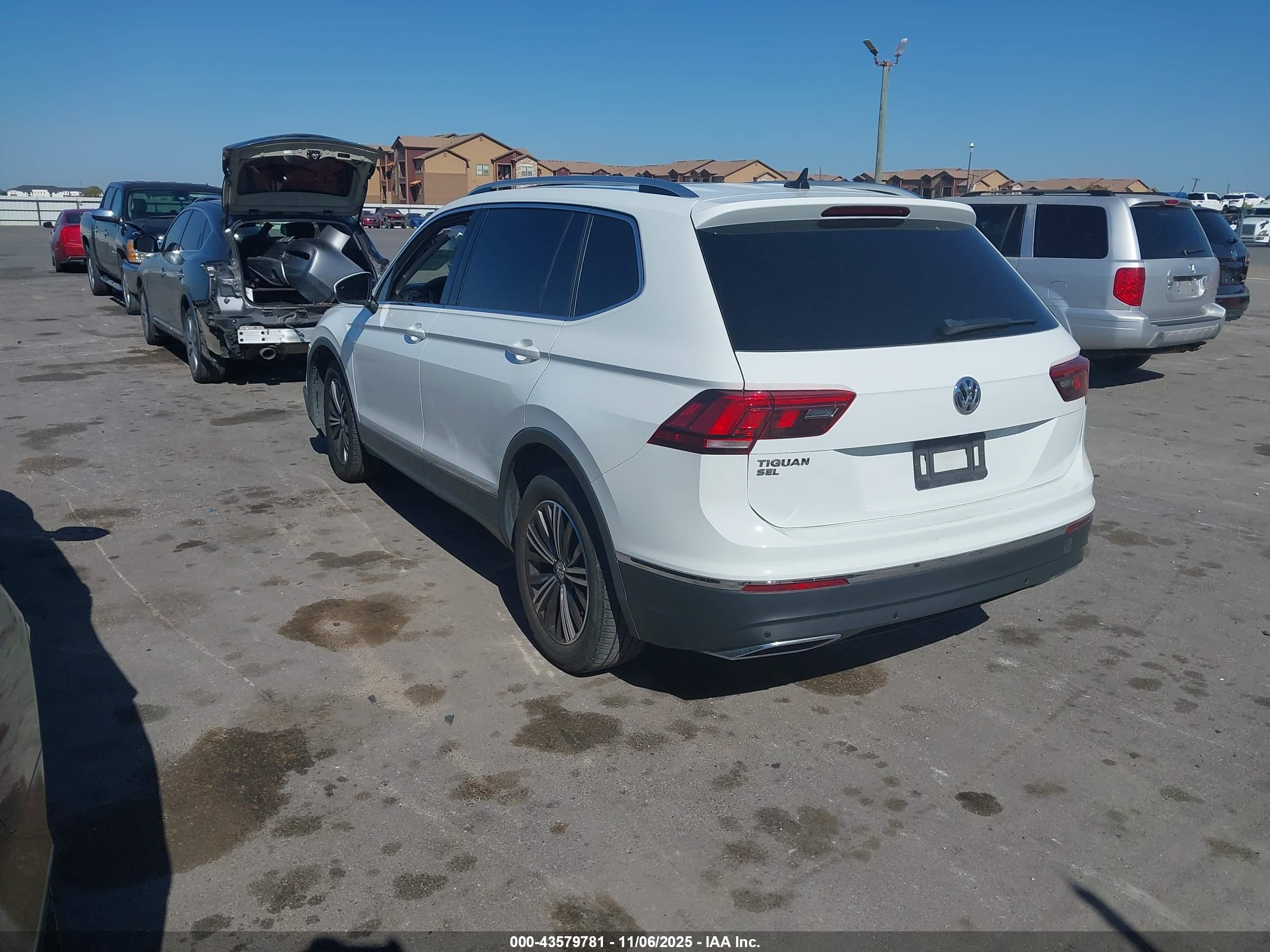 VOLKSWAGEN TIGUAN image 3