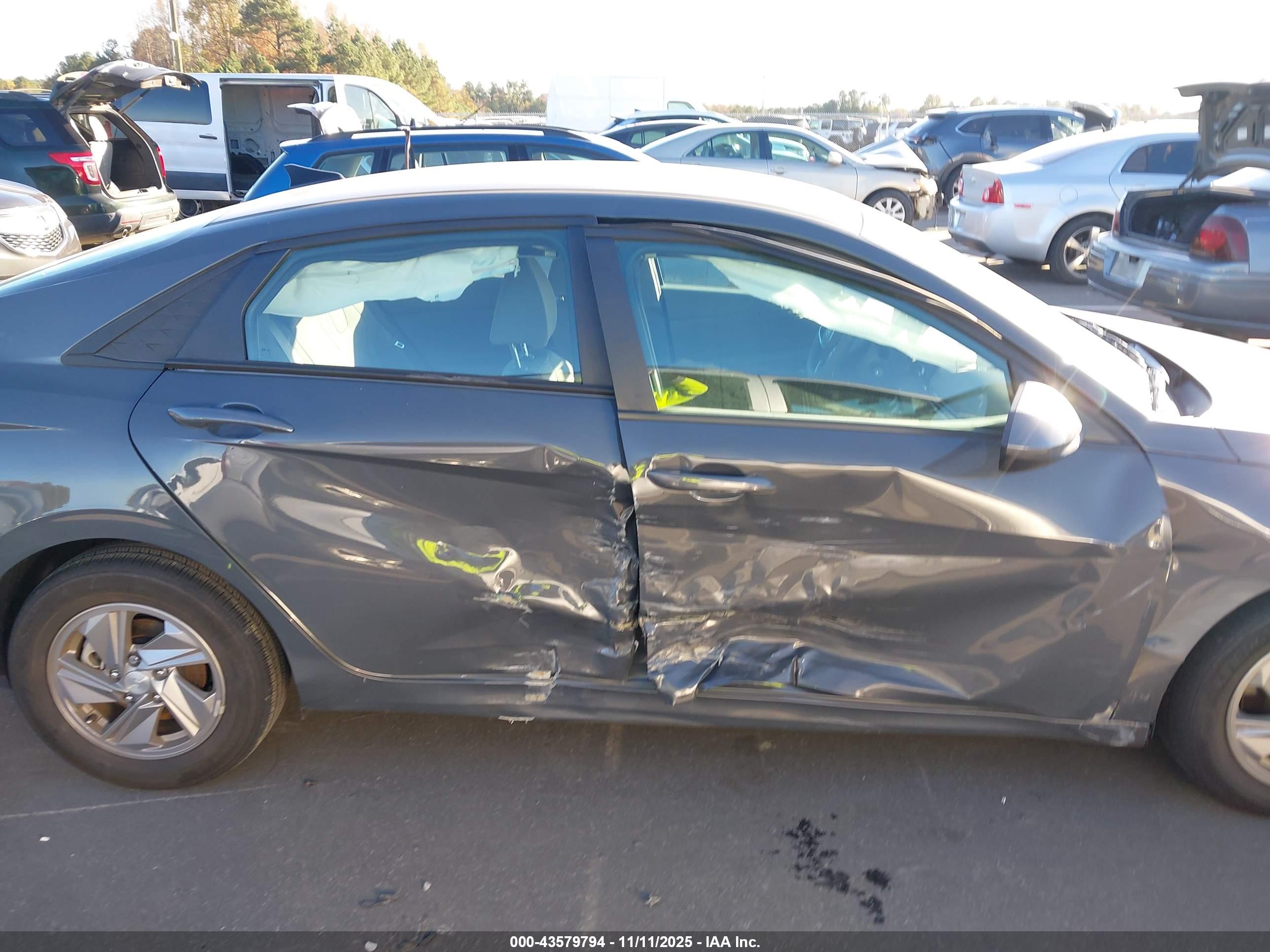 HYUNDAI ELANTRA image 6