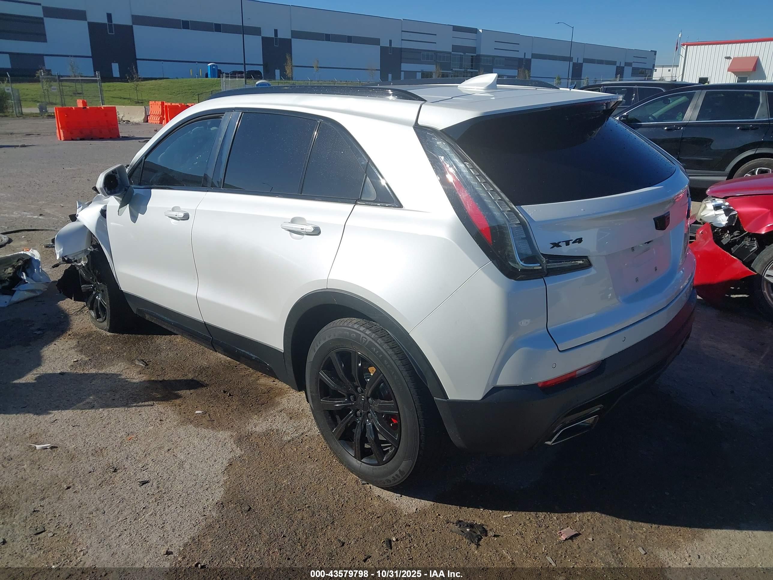 CADILLAC XT4 image 3