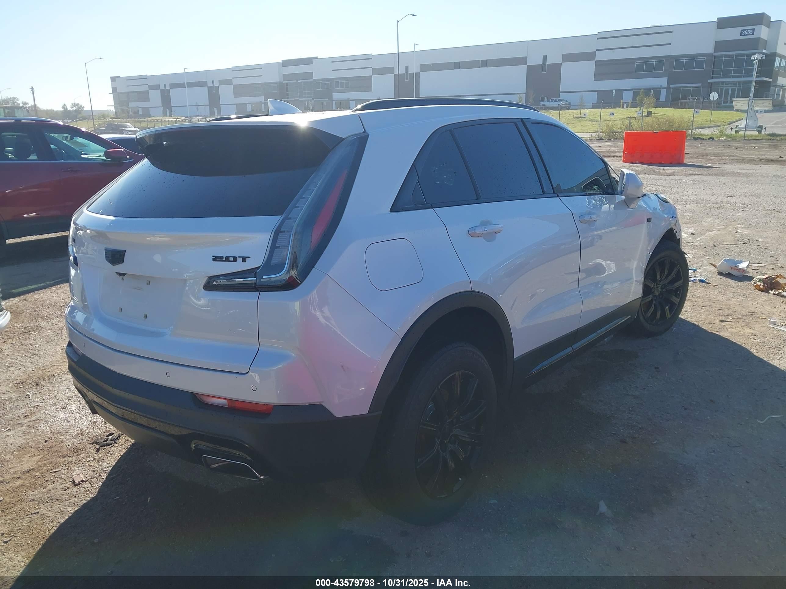 CADILLAC XT4 image 4