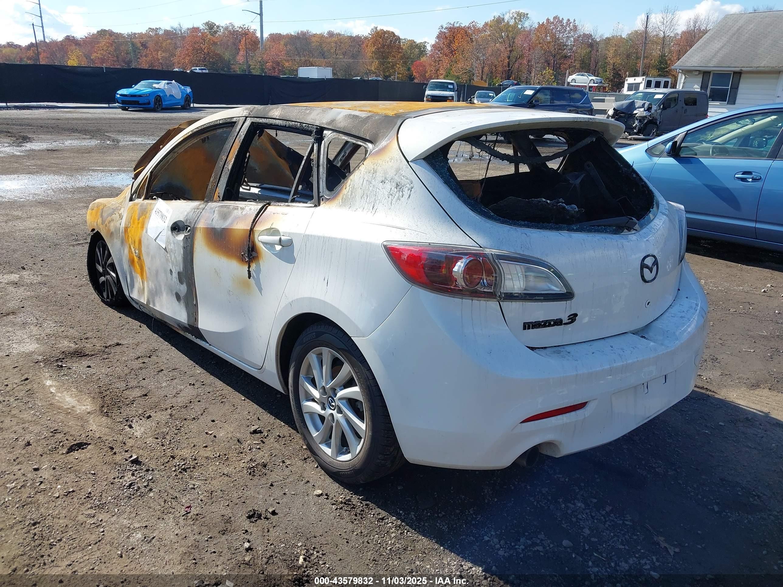 MAZDA MAZDA3 image 3