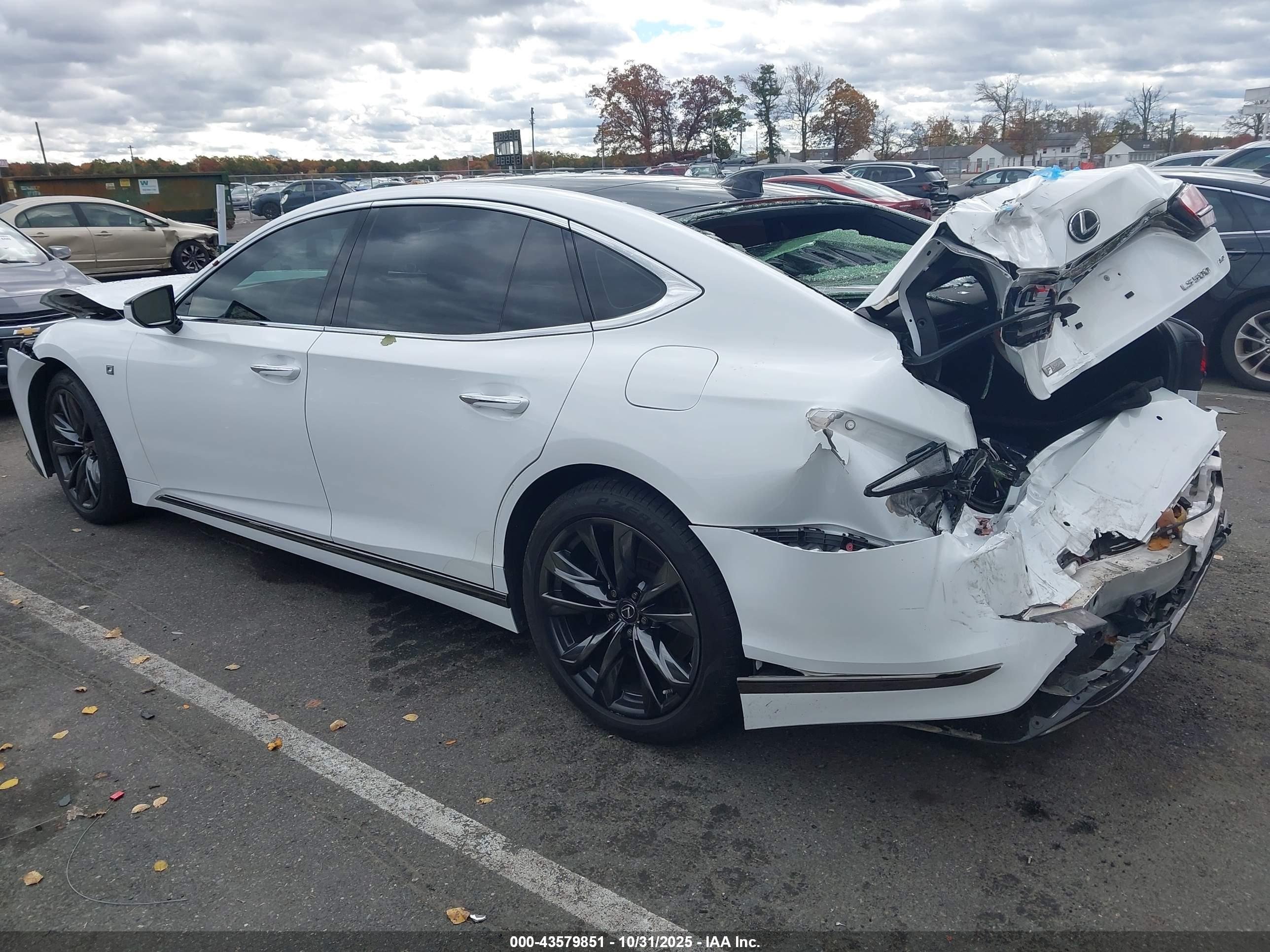 LEXUS LS image 3