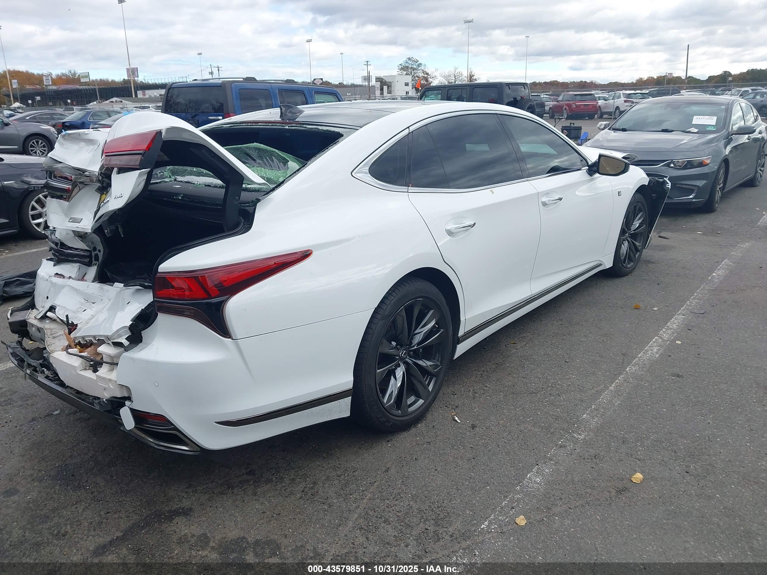 LEXUS LS image 4