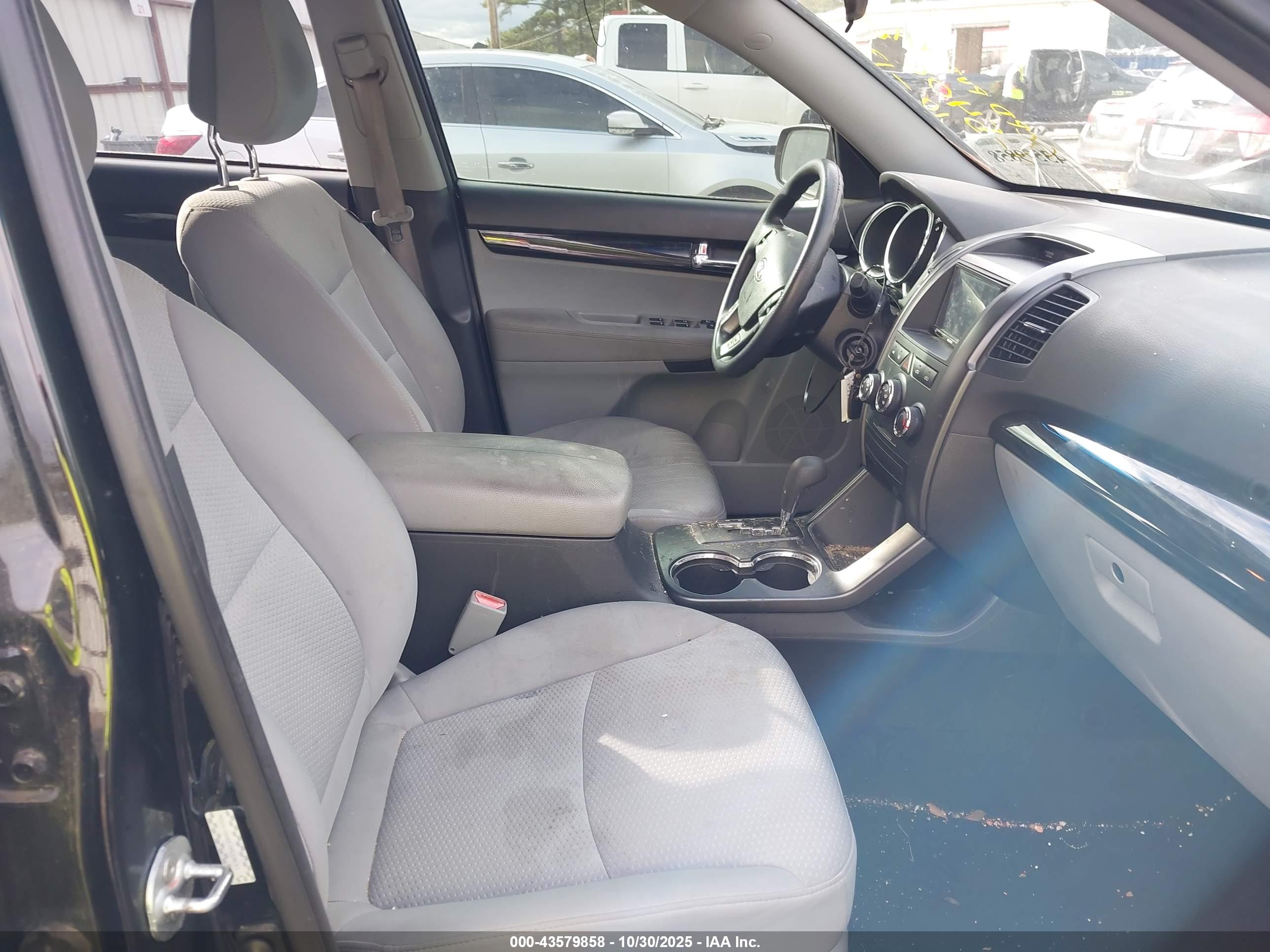 KIA SORENTO image 5