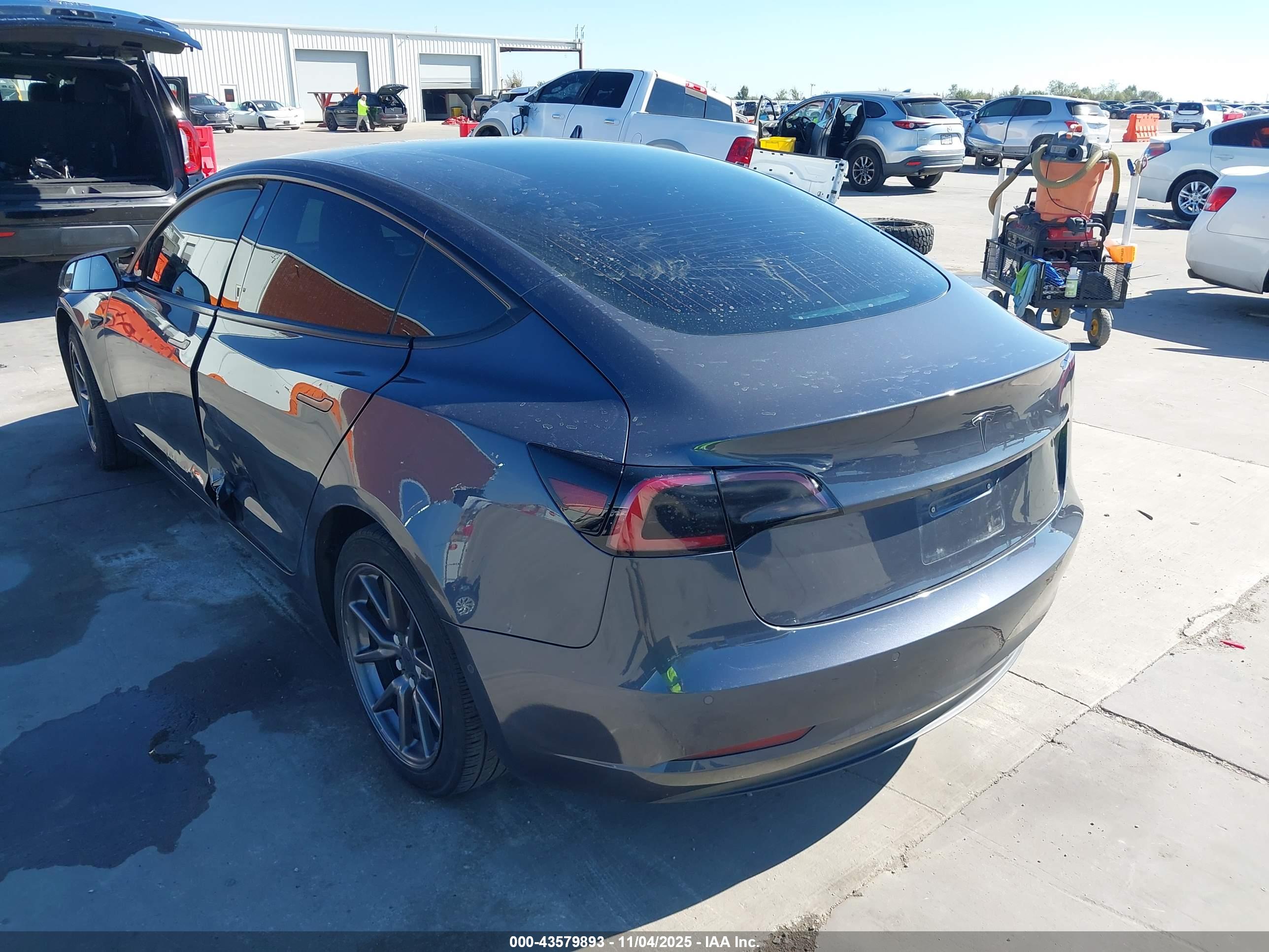 TESLA MODEL image 3