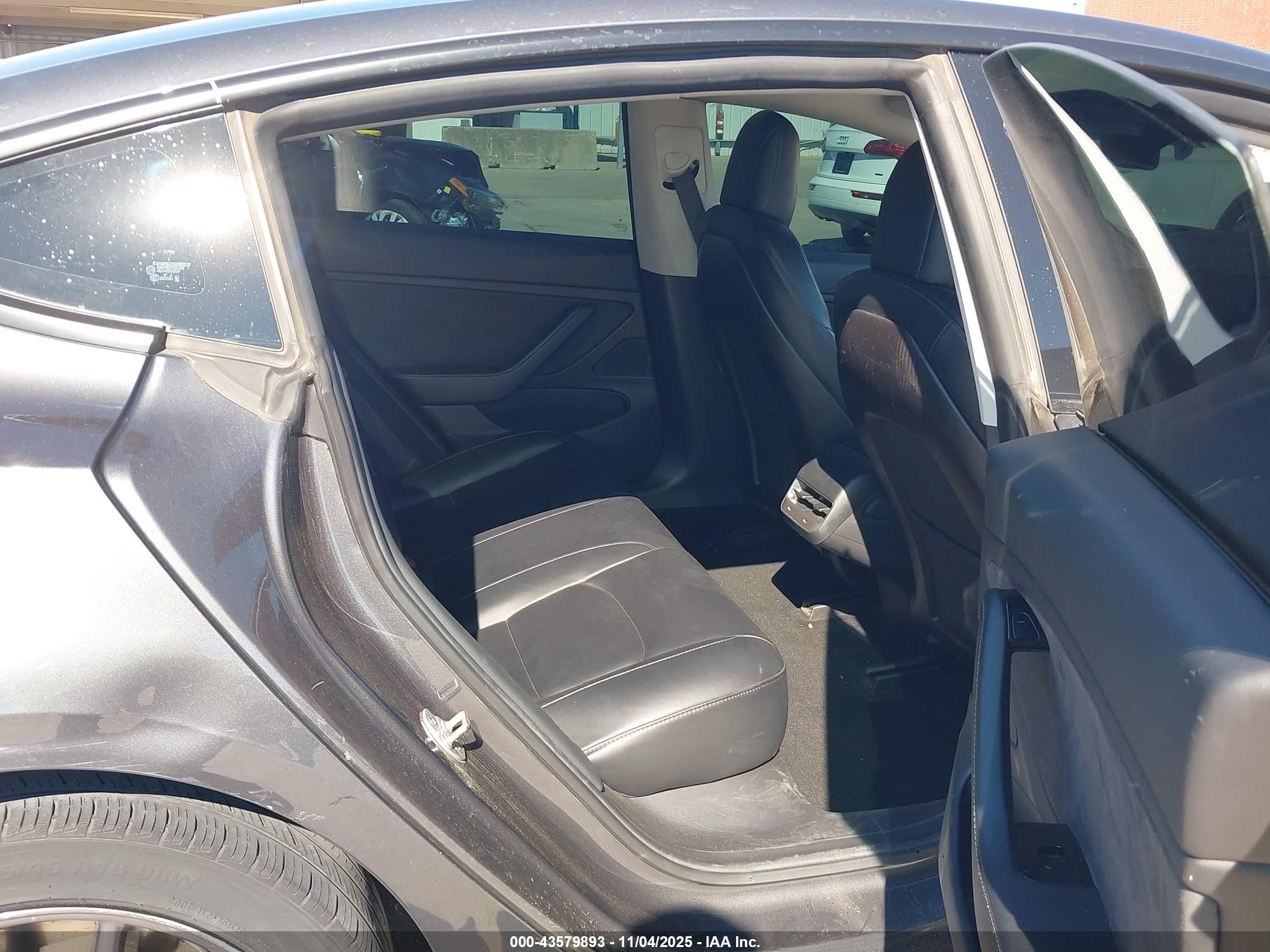 TESLA MODEL image 8