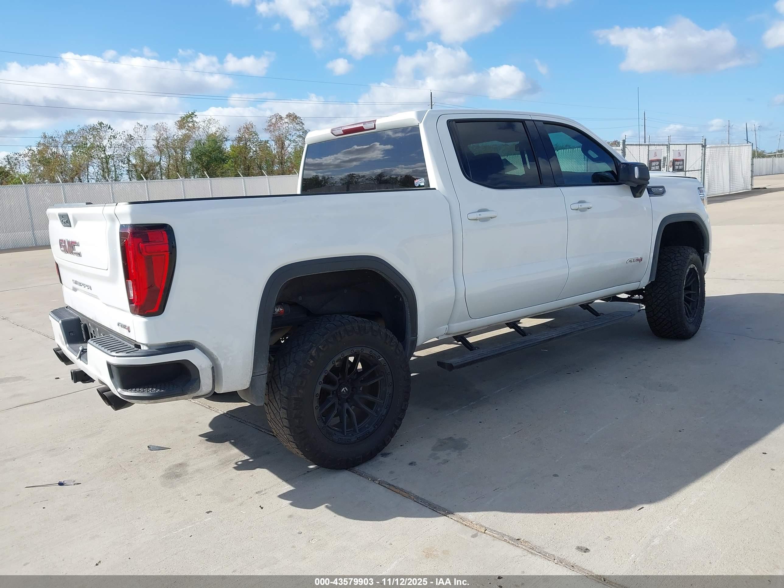 GMC SIERRA image 4