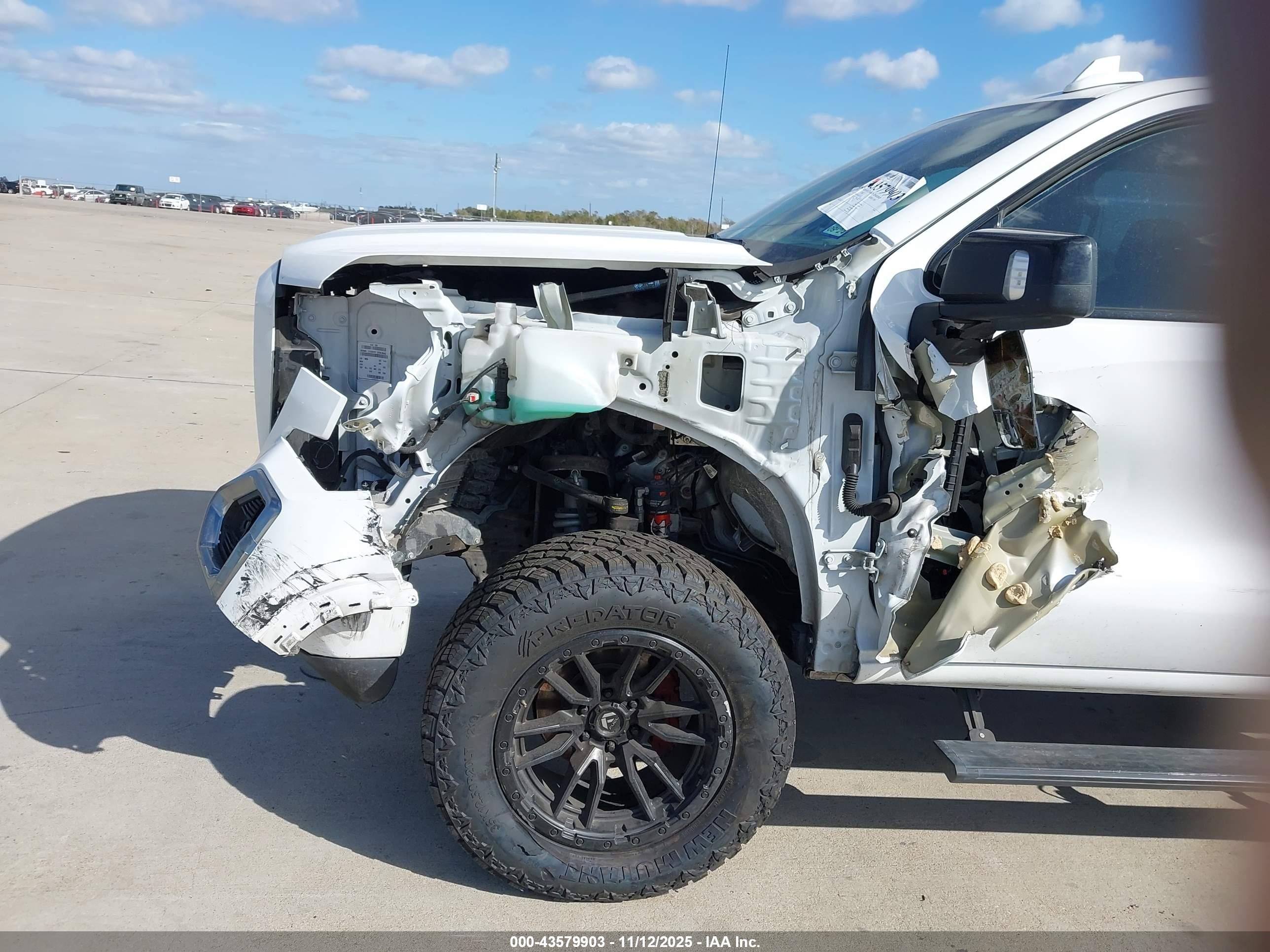 GMC SIERRA image 6