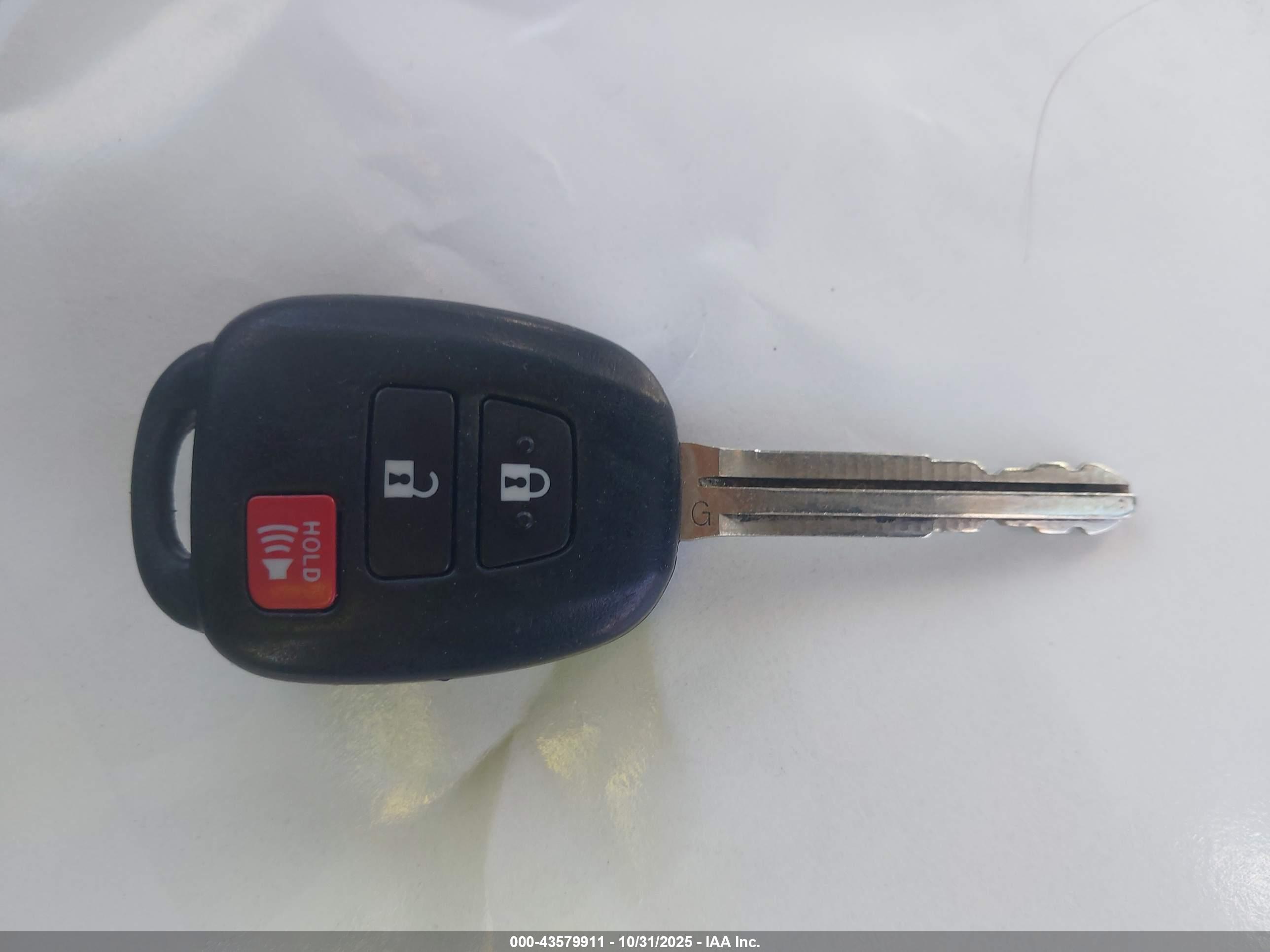 TOYOTA PRIUS image 11