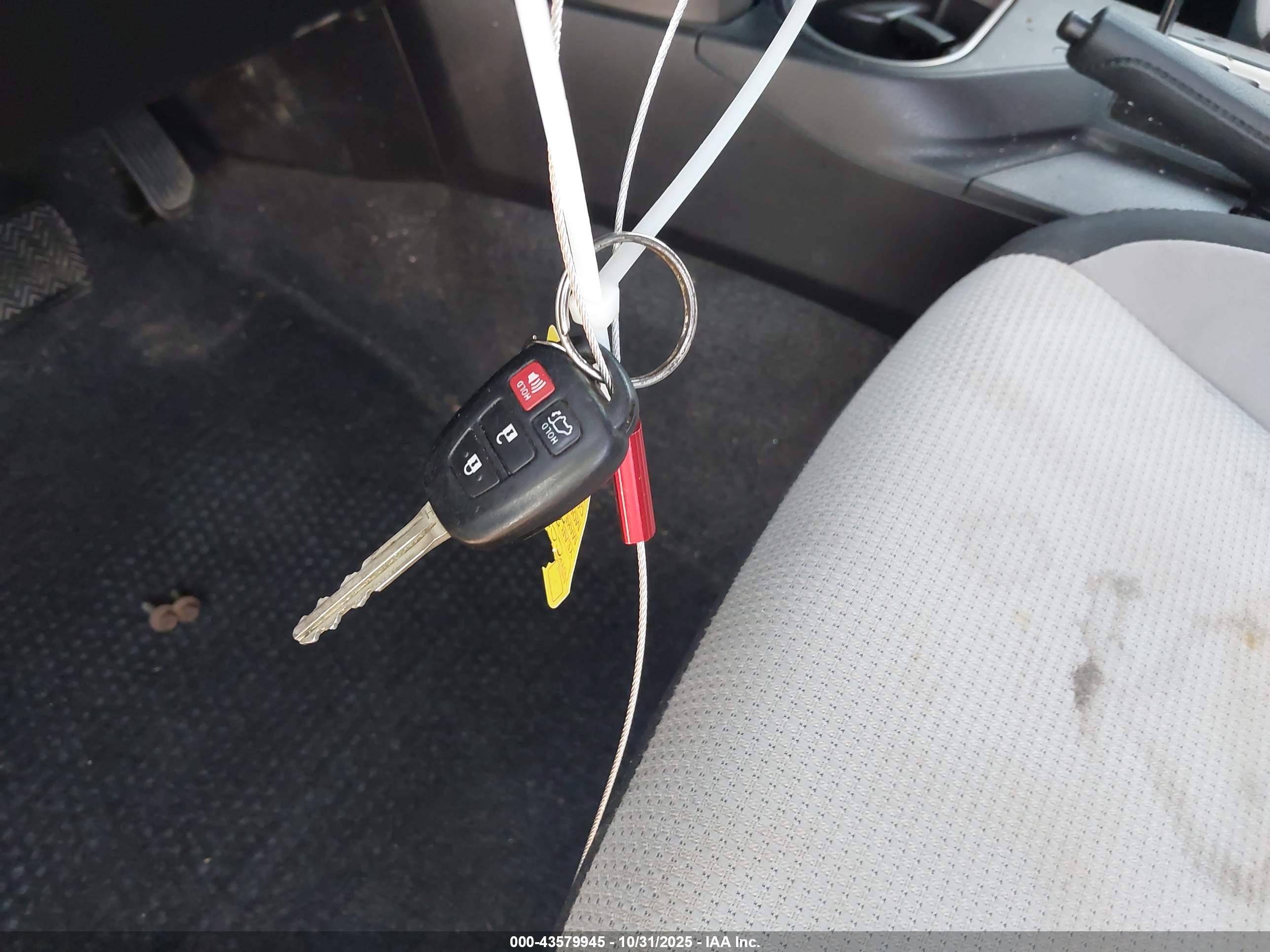 TOYOTA RAV4 image 11