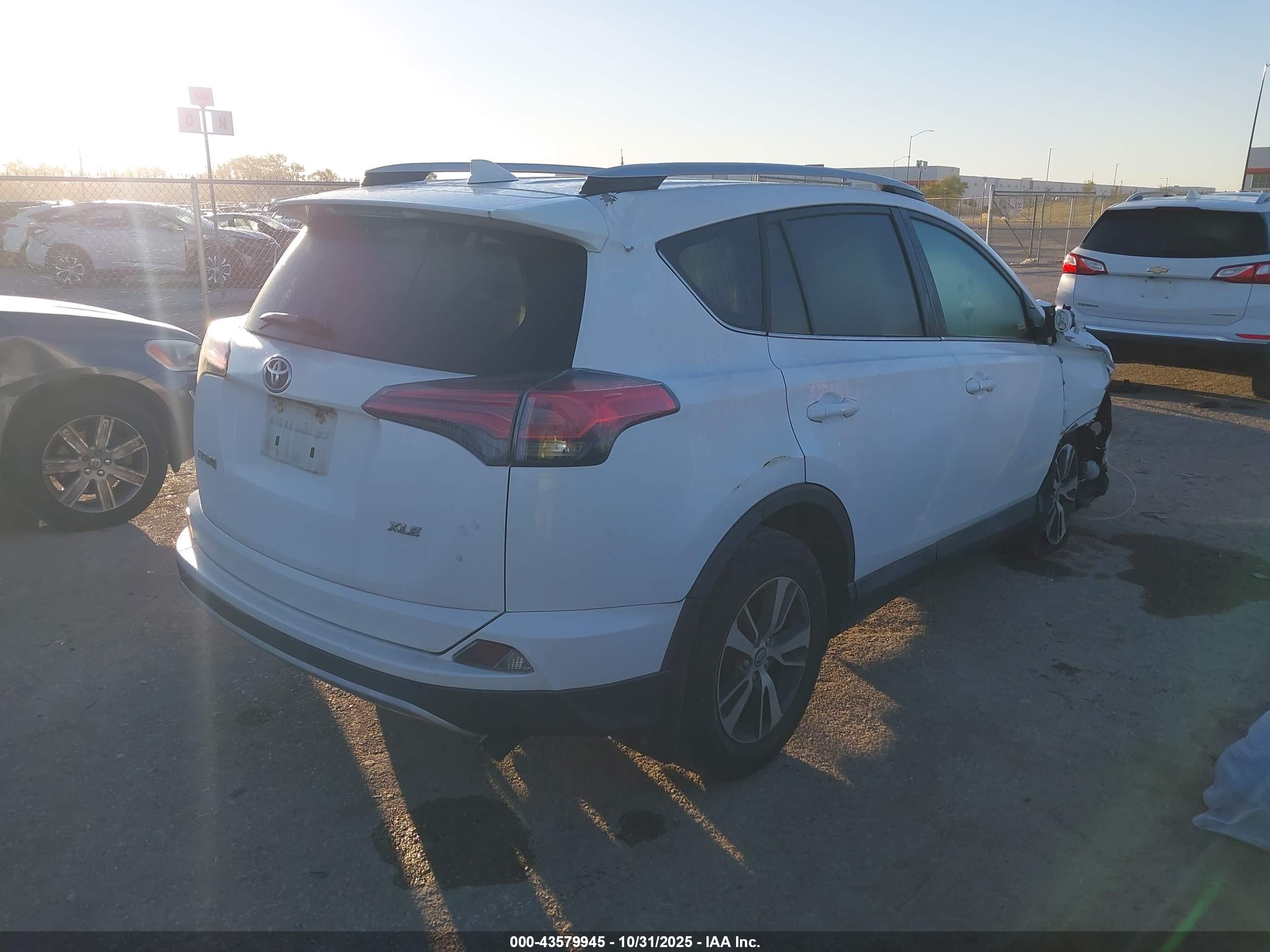TOYOTA RAV4 image 4