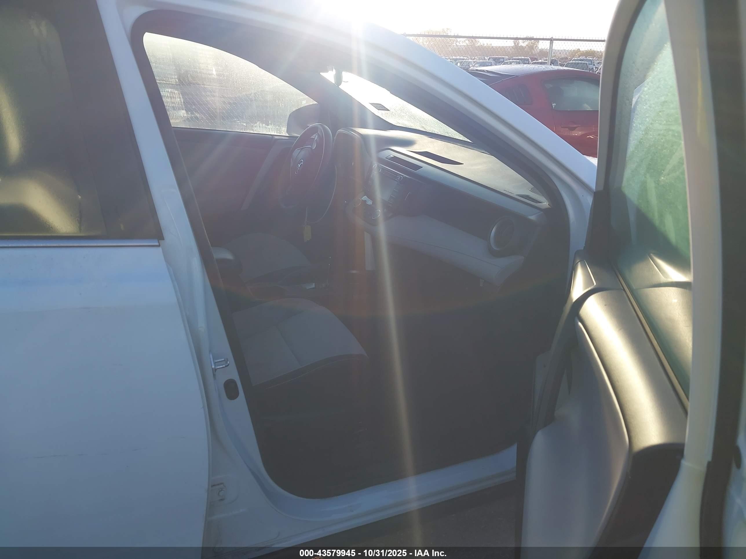 TOYOTA RAV4 image 5