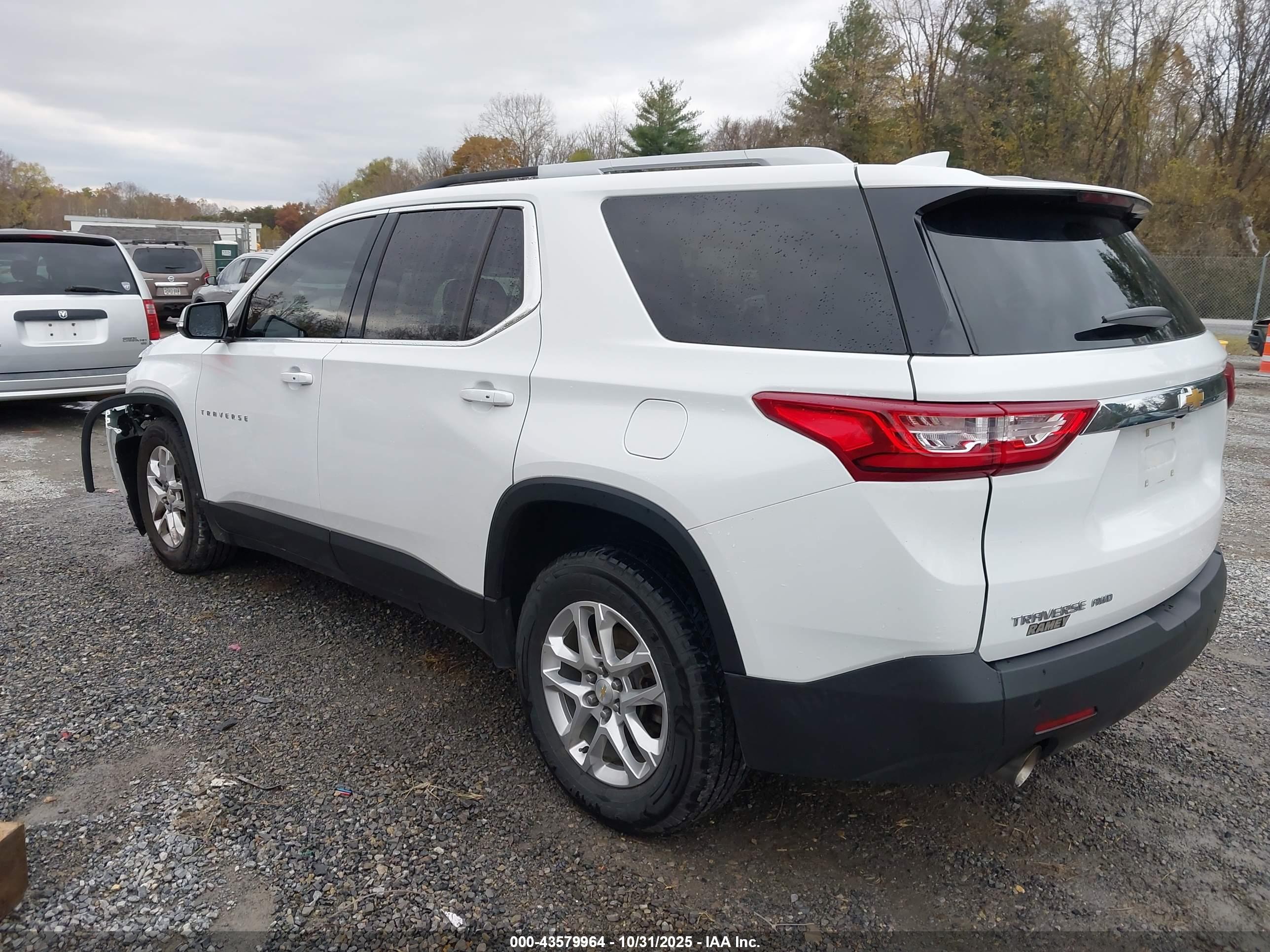 CHEVROLET TRAVERSE image 3