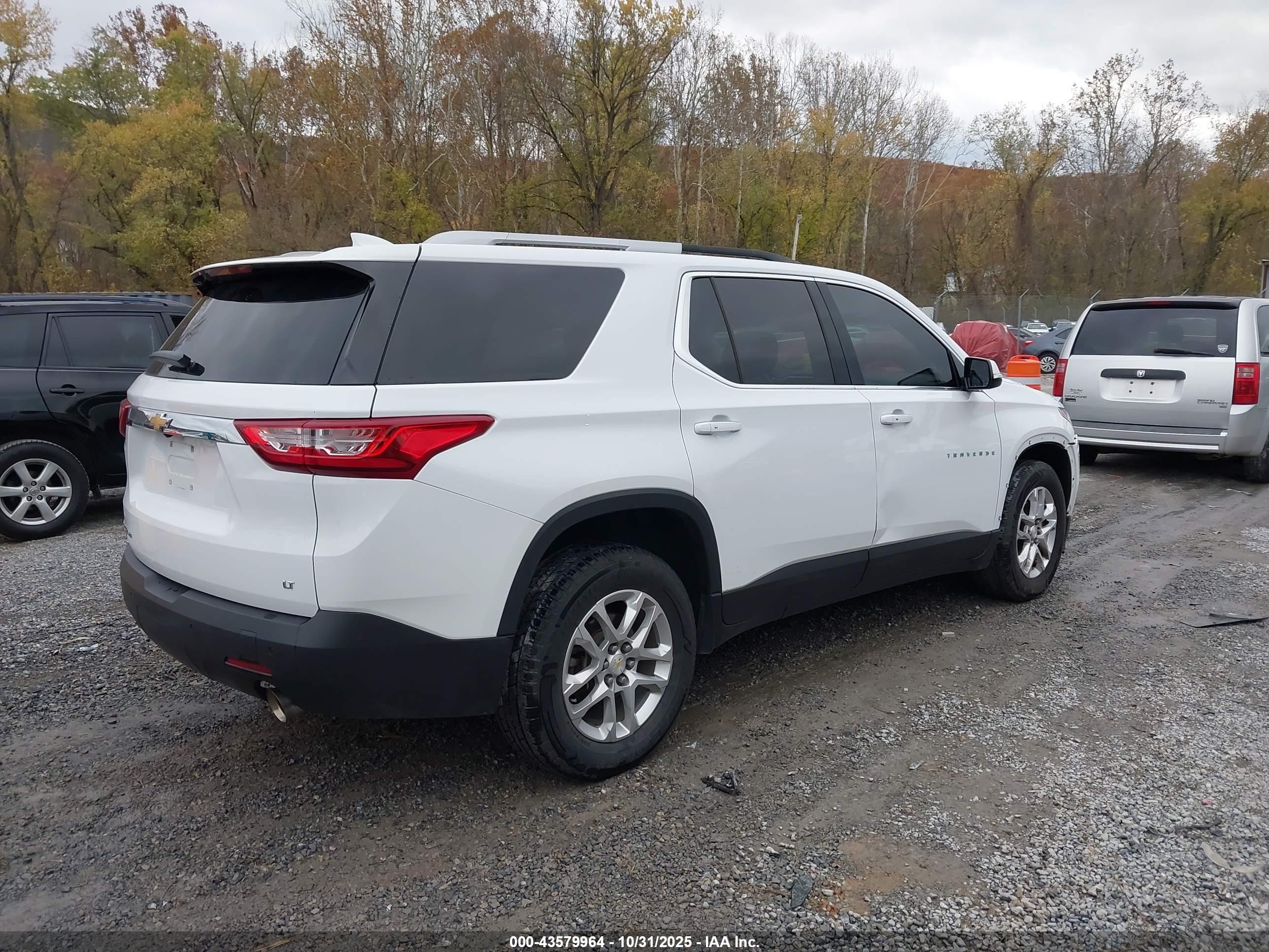 CHEVROLET TRAVERSE image 4